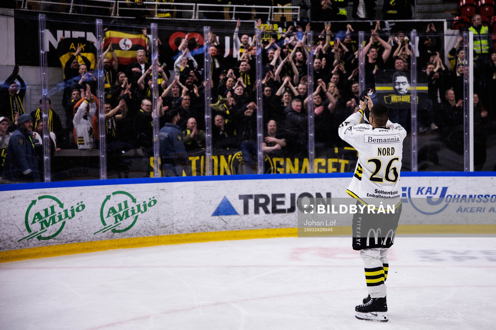 AIKs Oscar Nord jublar
