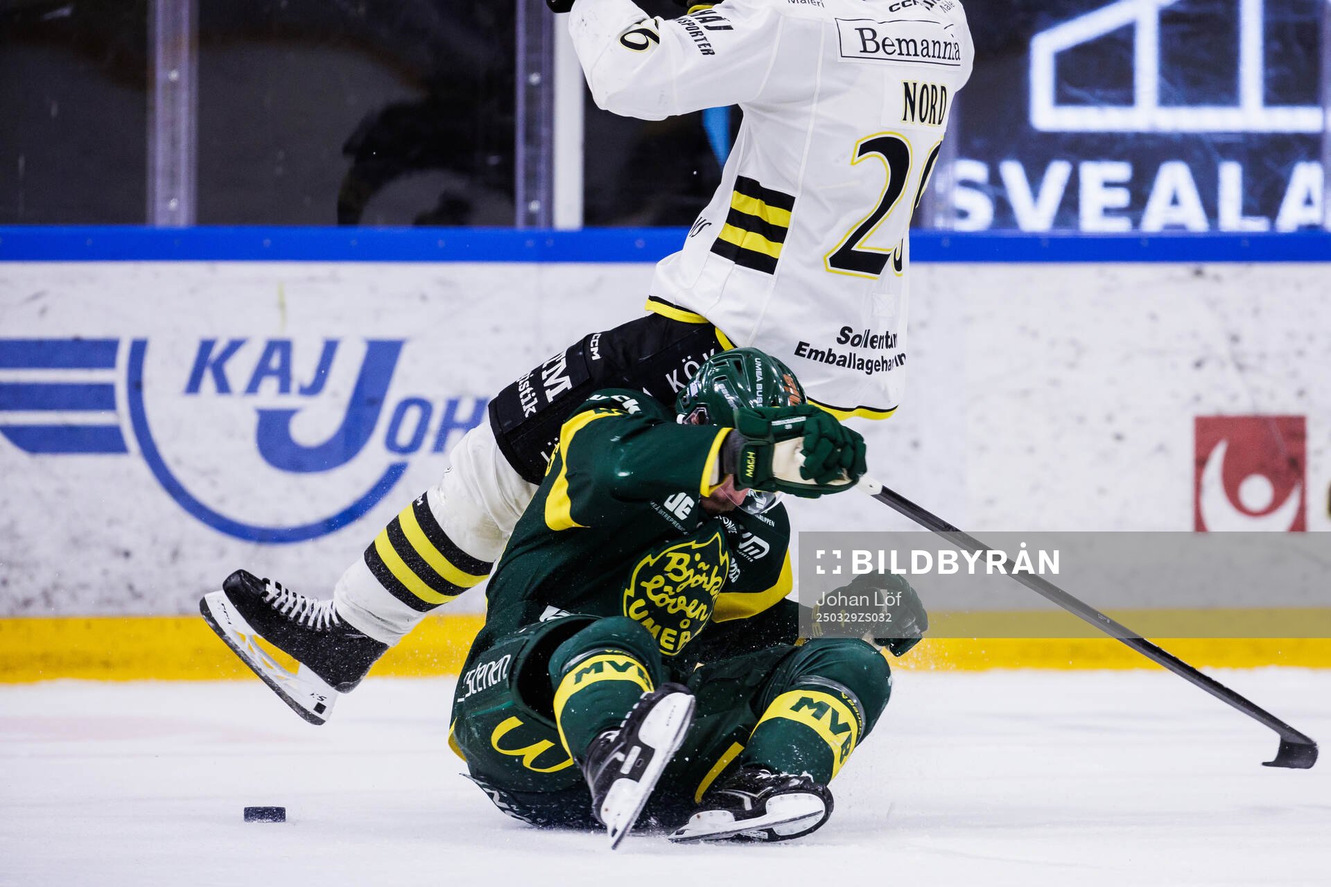 AIKs Oscar Nord och Björklövens Theoklis Theocharidis