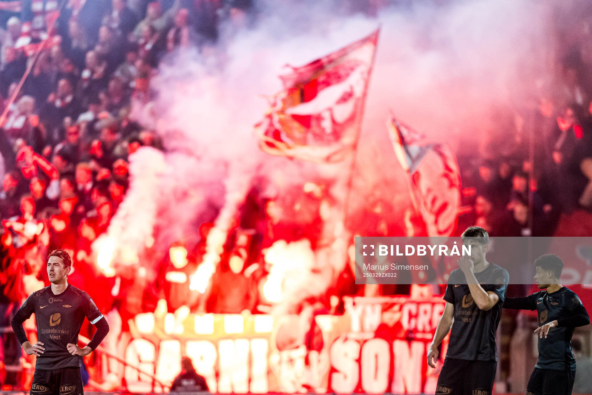 Fredrik Pallesen Knudsen and Thore Pedersen of Brann looks