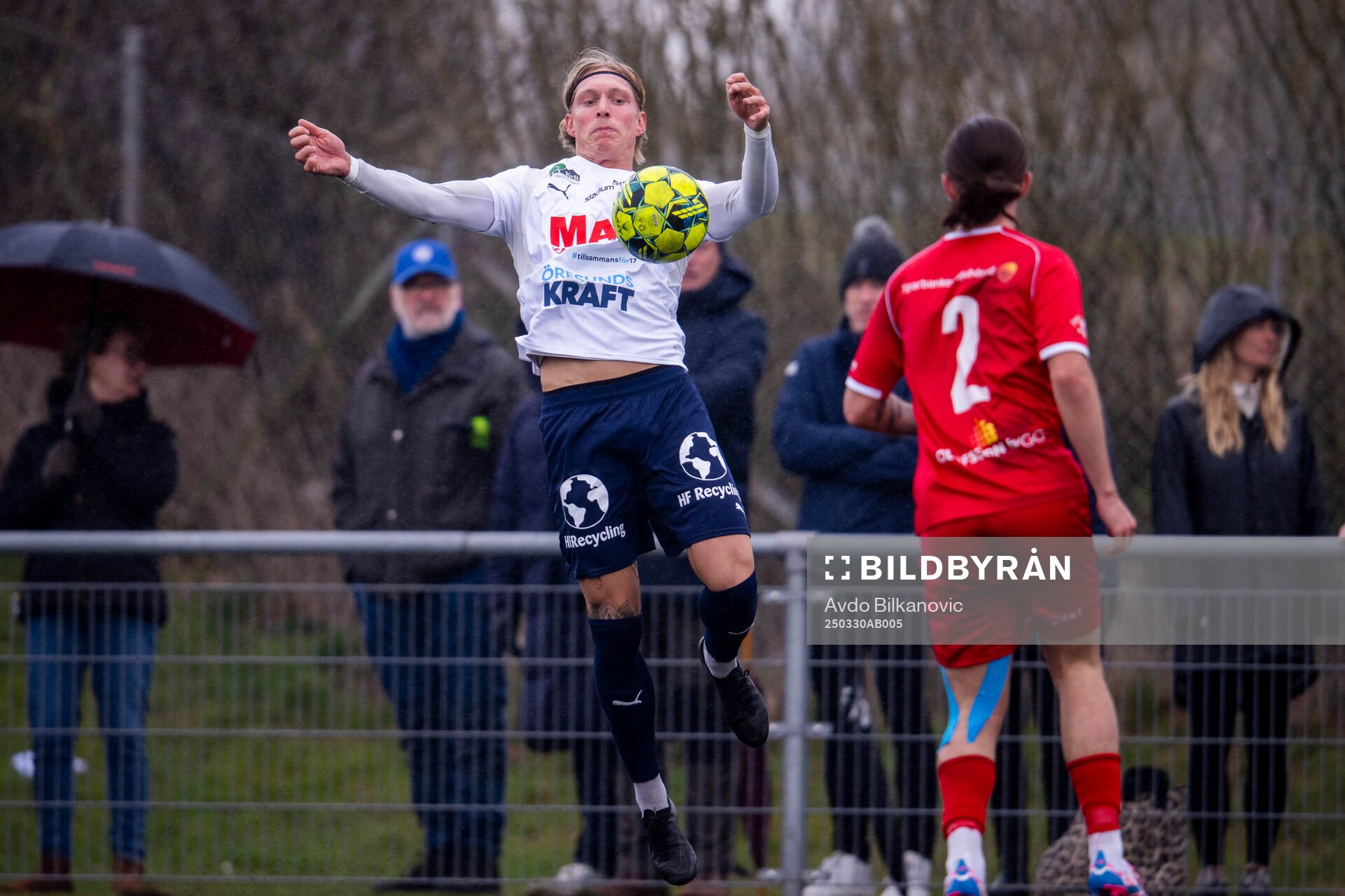 Åstorps FFs Emil Persson under fotbollsmatchen i Division 2 Södra Götaland mellan Åstorps FF och Bergdalens IK den 30 mars 2025 i Åstorp.