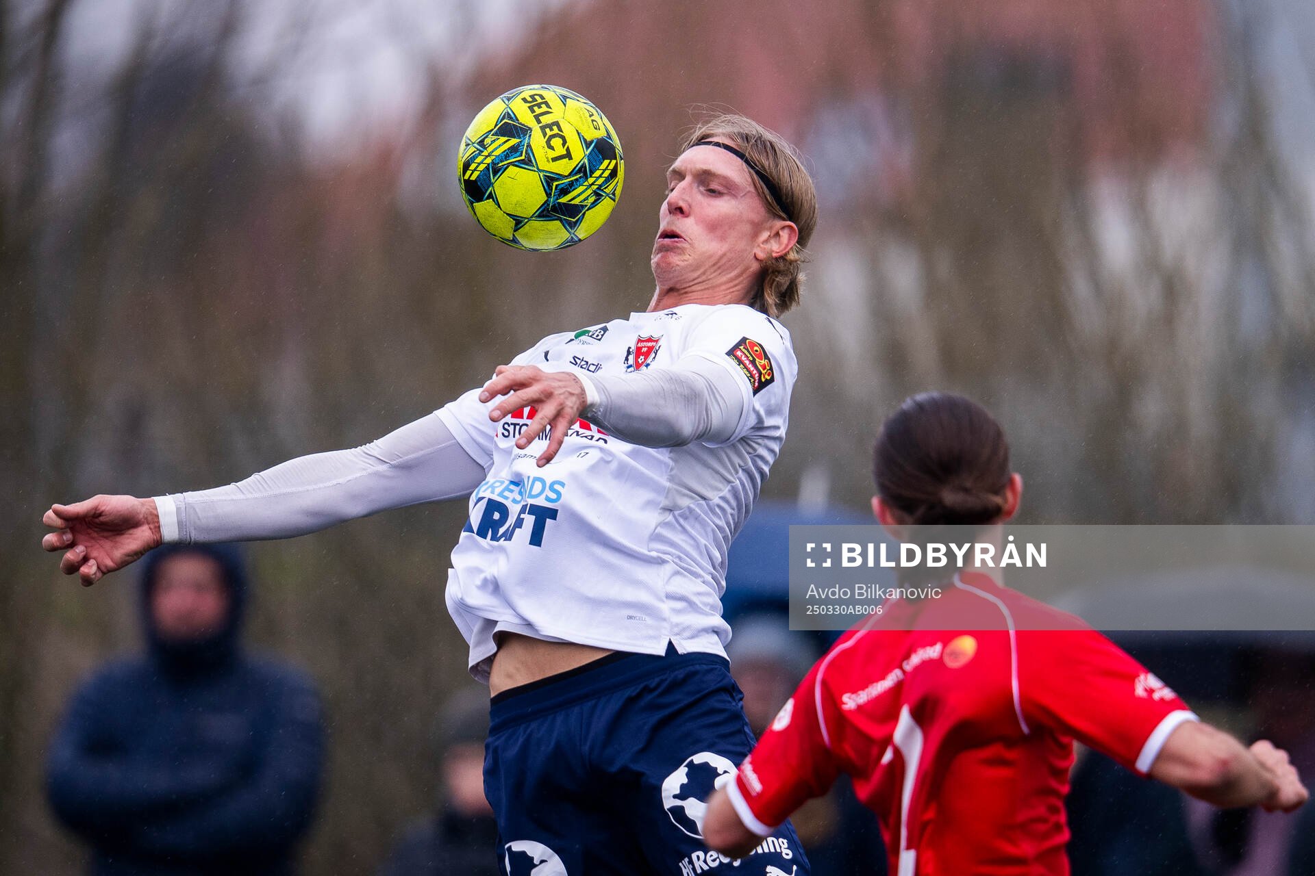 Åstorps FFs Emil Persson under fotbollsmatchen i Division 2 Södra Götaland mellan Åstorps FF och Bergdalens IK den 30 mars 2025 i Åstorp. 
