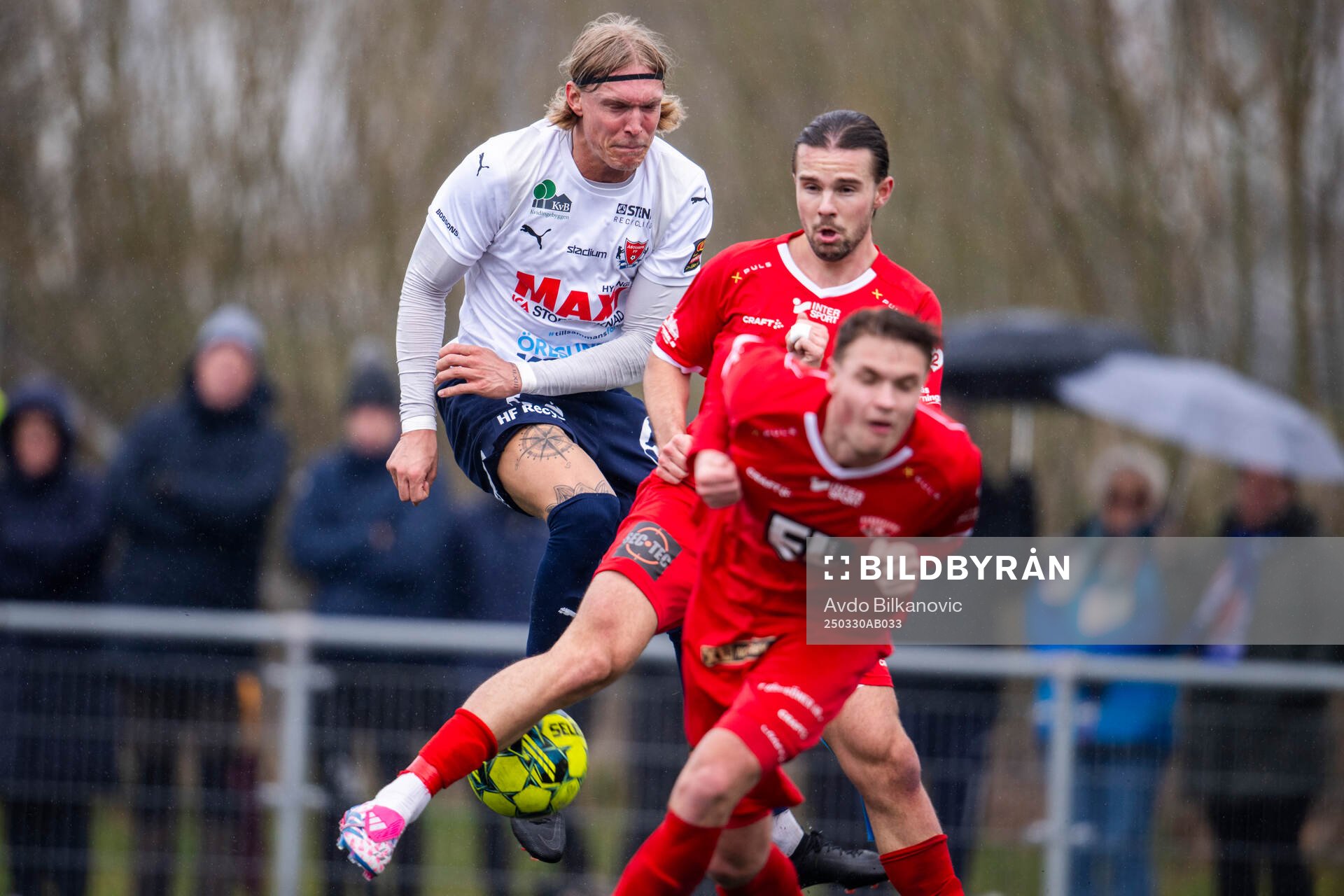 Åstorps FFs Emil Persson under fotbollsmatchen i Division 2 Södra Götaland mellan Åstorps FF och Bergdalens IK den 30 mars 2025 i Åstorp.