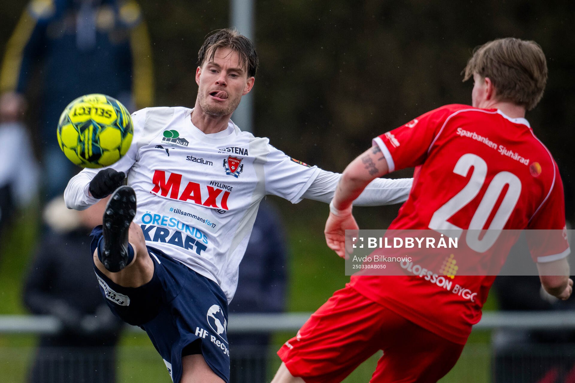 Åstorps FFs Emil Persson under fotbollsmatchen i Division 2 Södra Götaland mellan Åstorps FF och Bergdalens IK den 30 mars 2025 i Åstorp.