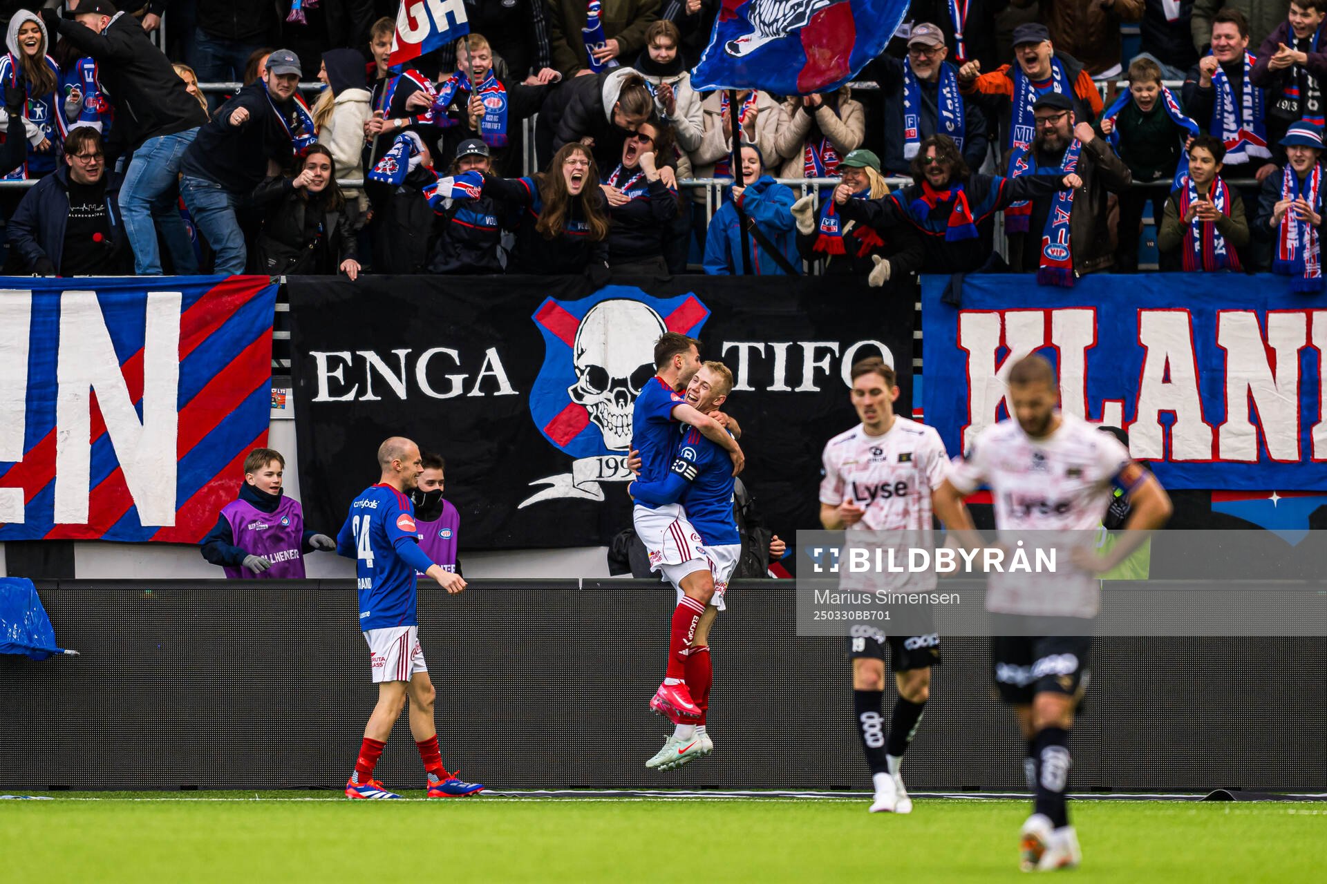 Henrik Bjørdal of Vålerenga celebrates
