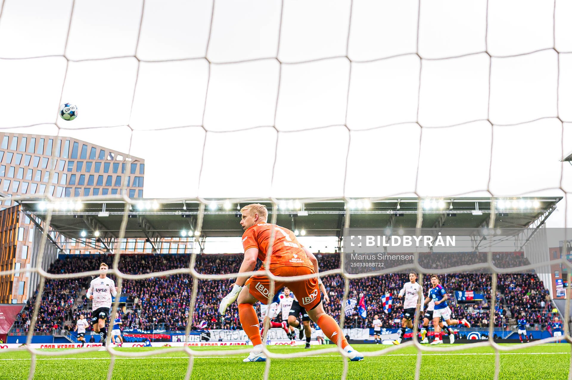 Elias Sørensen of Vålerenga scores the 1-0 goal behind