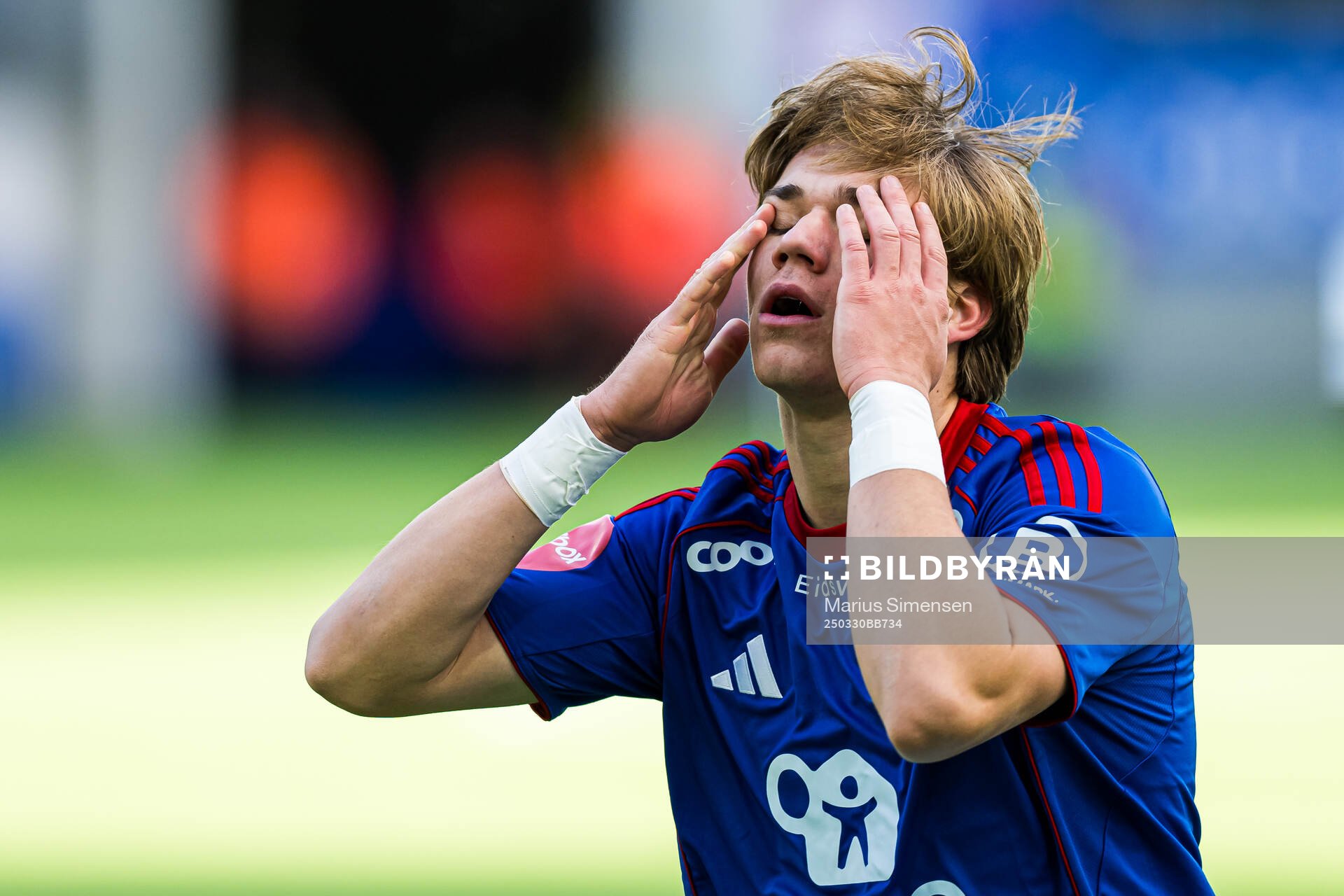 Mees Rijks of Vålerenga reacts
