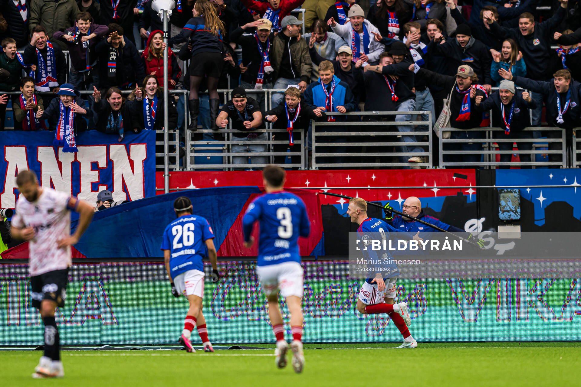 Henrik Bjørdal of Vålerenga celebrates