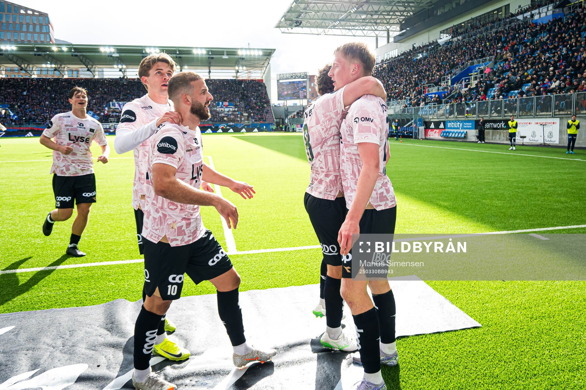 Hilmir Rafn Mikaelsson of Viking celebrates after scoring the 1-1 goal during the Eliteserien match between Vålerenga and Viking on March 30, 2025 in Oslo.