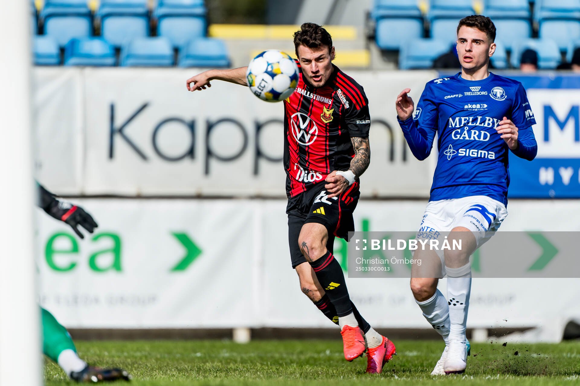 Östersunds Adrian Edqvist och Trelleborgs Eren Alievski