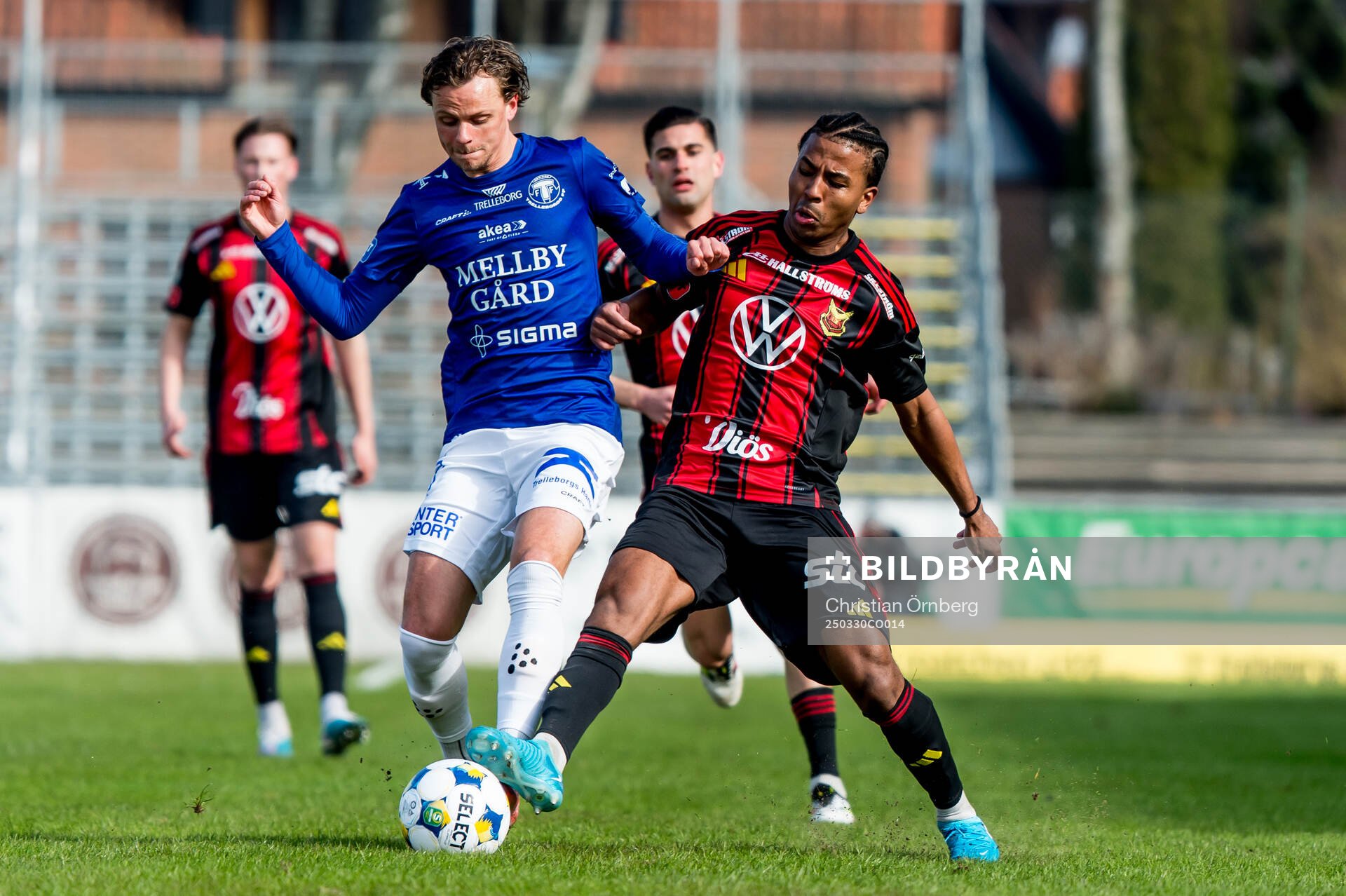 Trelleborgs Fredrik Martinsson och Östersunds Nebiyou Perry