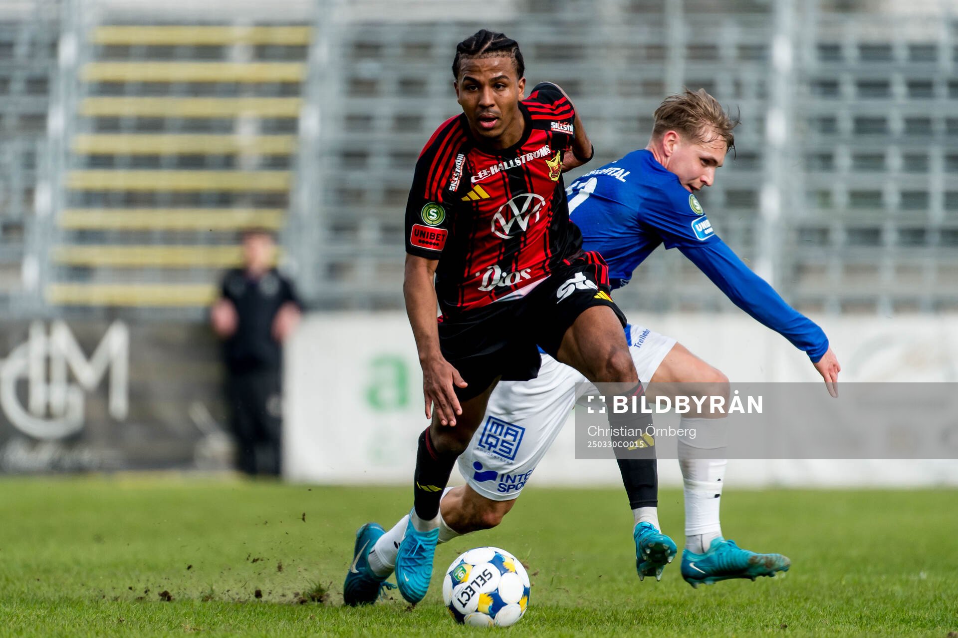 Östersunds Nebiyou Perry och Trelleborgs Axel Vidjeskog