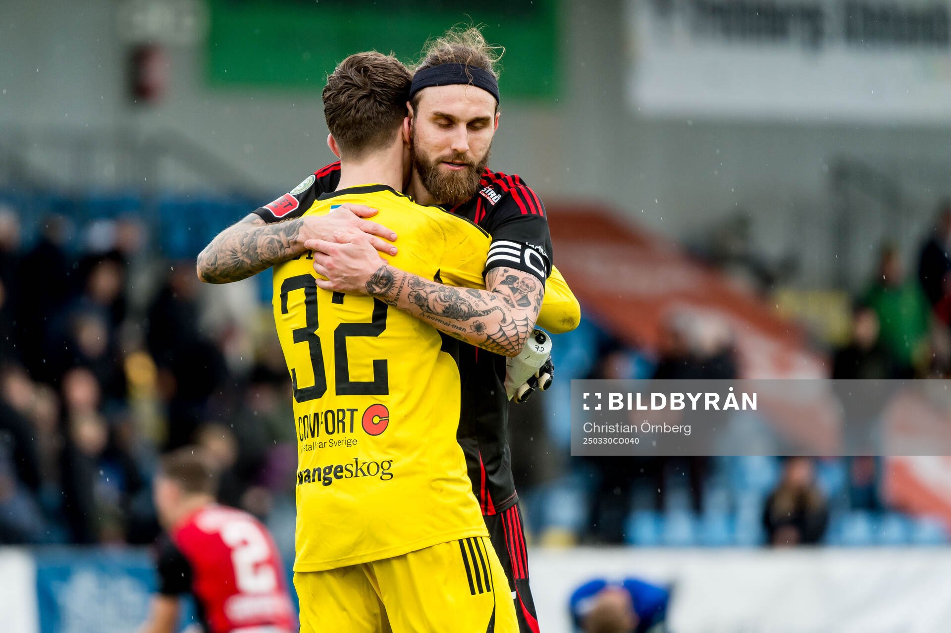 Östersunds Frank Stople och Ali Suljic jublar