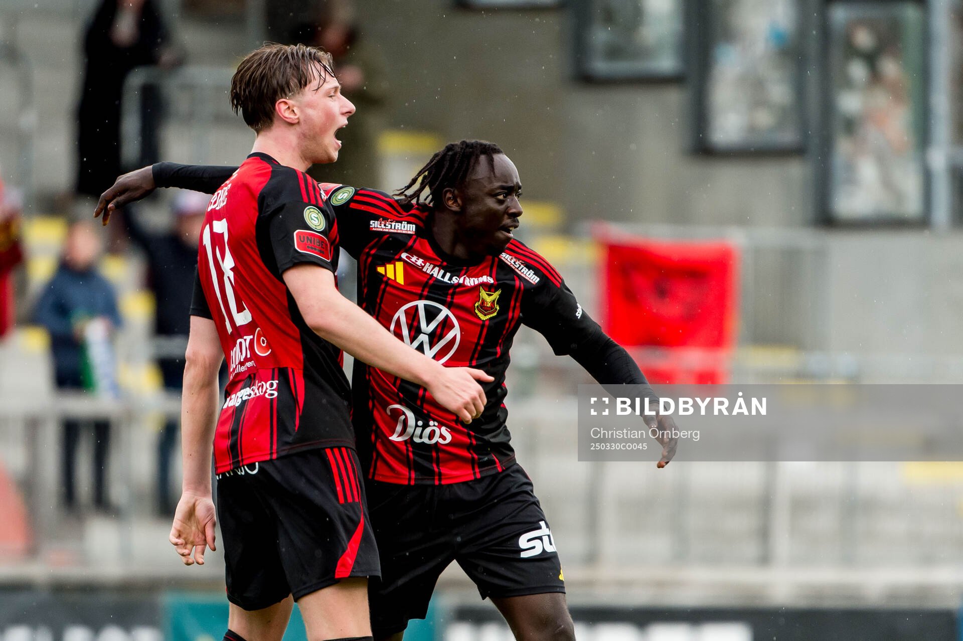 Östersunds Philip Bonde och Kalipha Jawla jublar