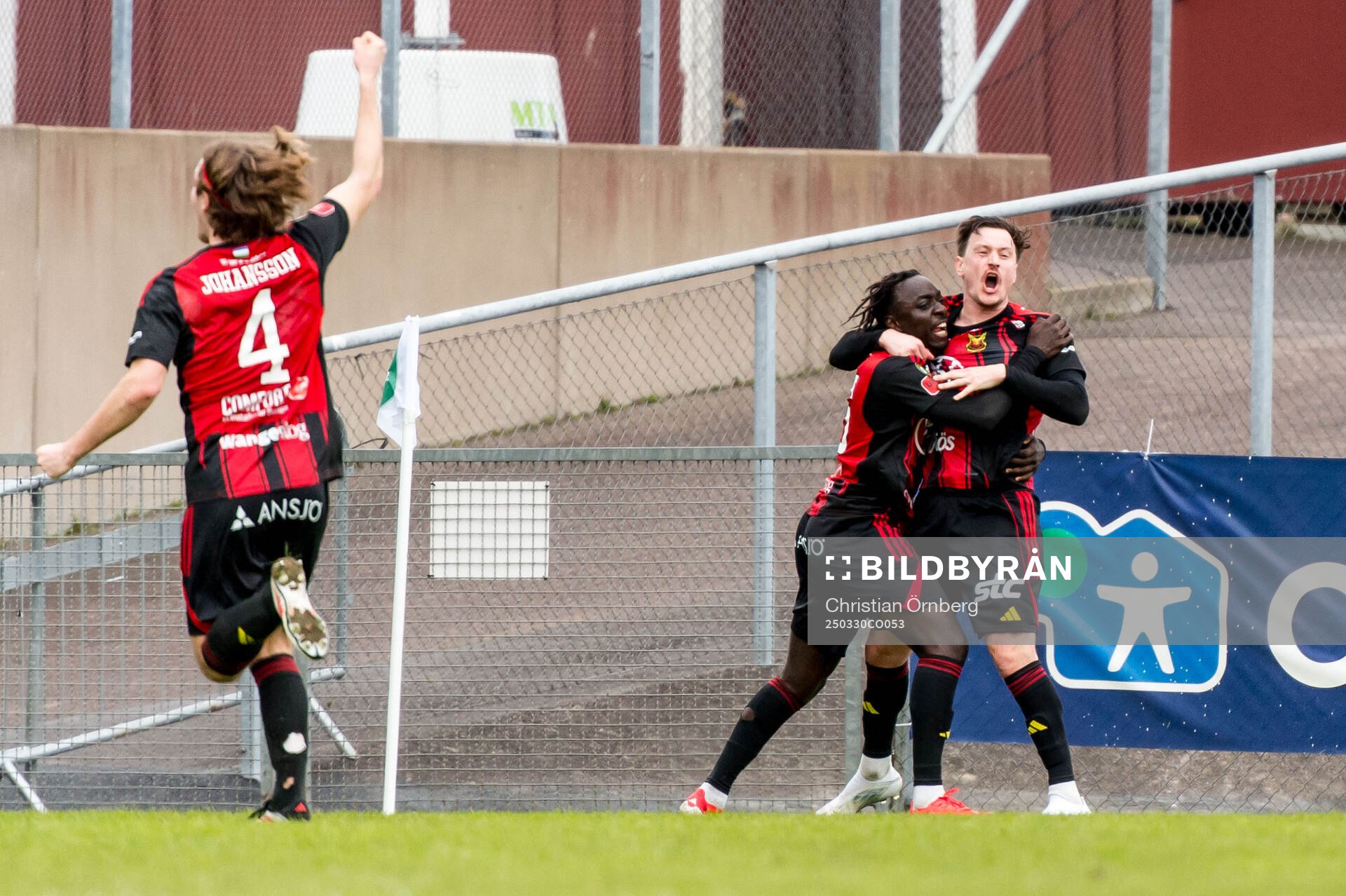 Östersunds Jamie Ryan Hopcutt jublar