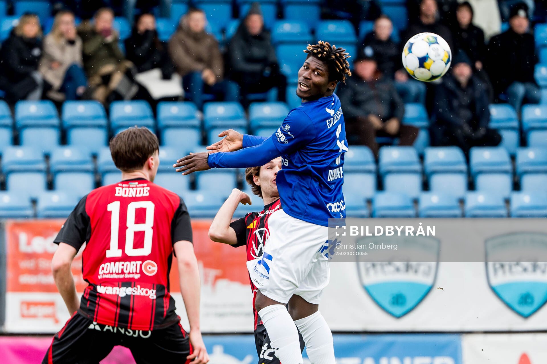 Trelleborgs Abel Ogwuche och Östersunds Philip Bonde