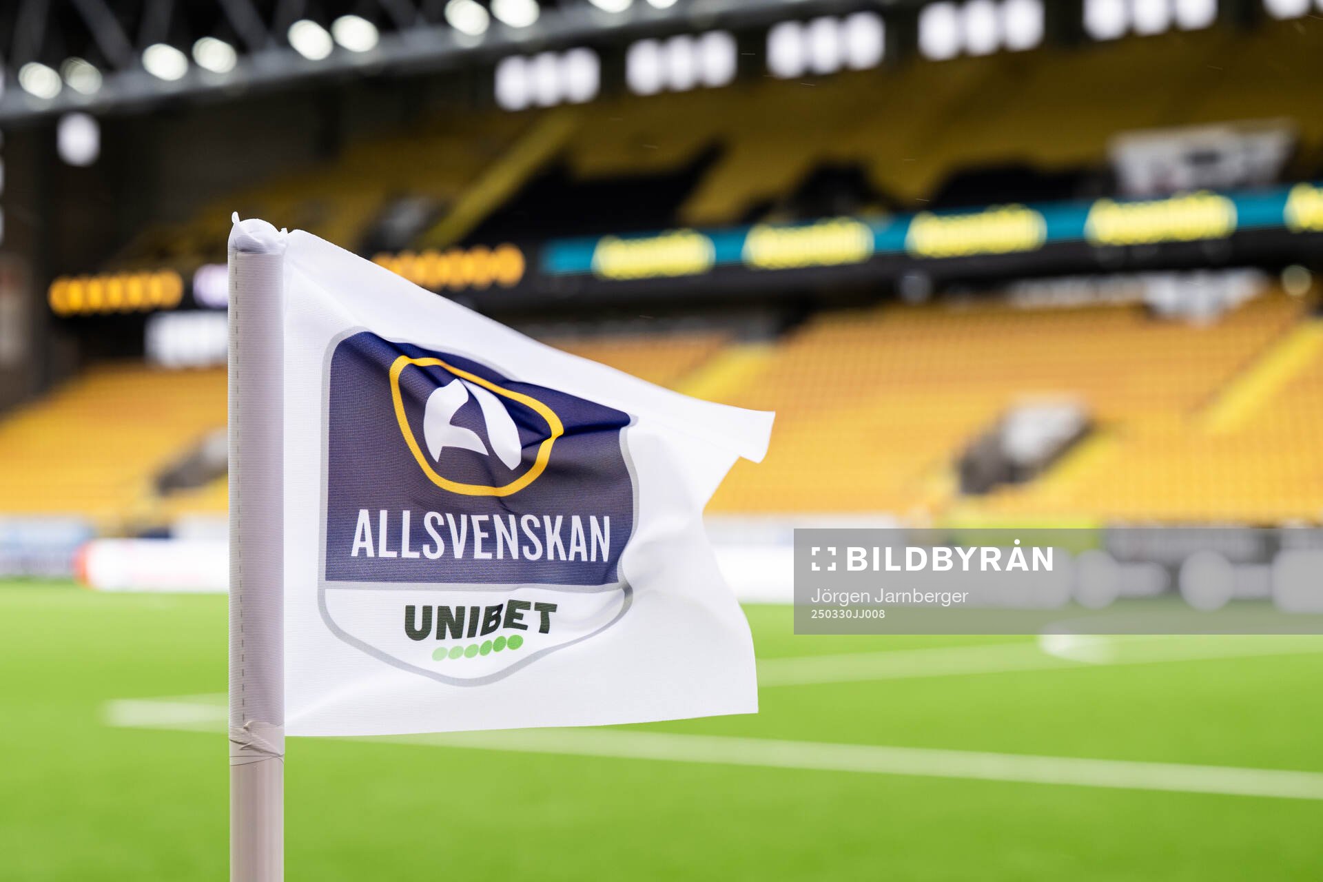 Allsvenskans logga och unibet på hörnflagga