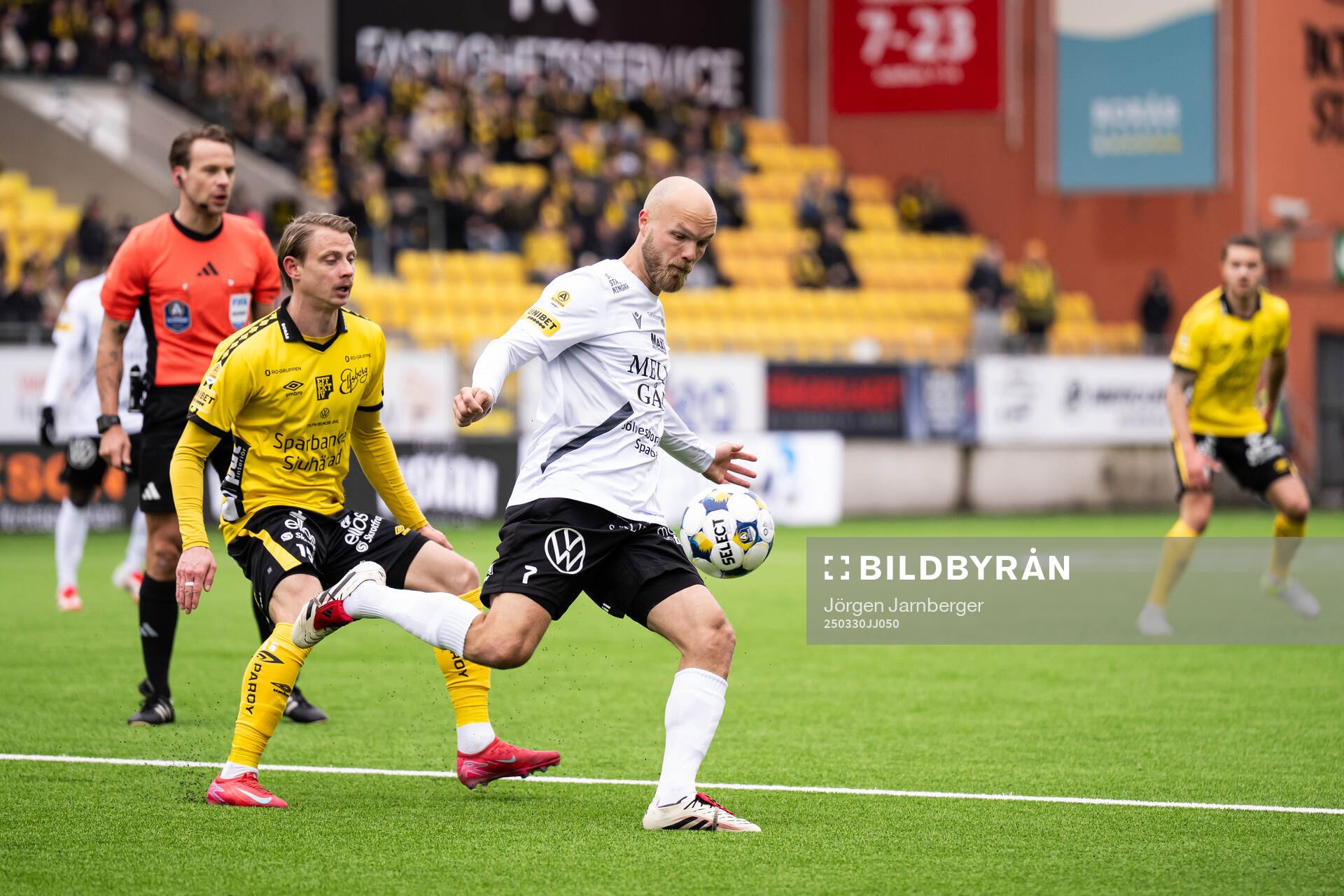 Elfsborgs Simon Hedlund och Mjällbys Viktor Gustafson