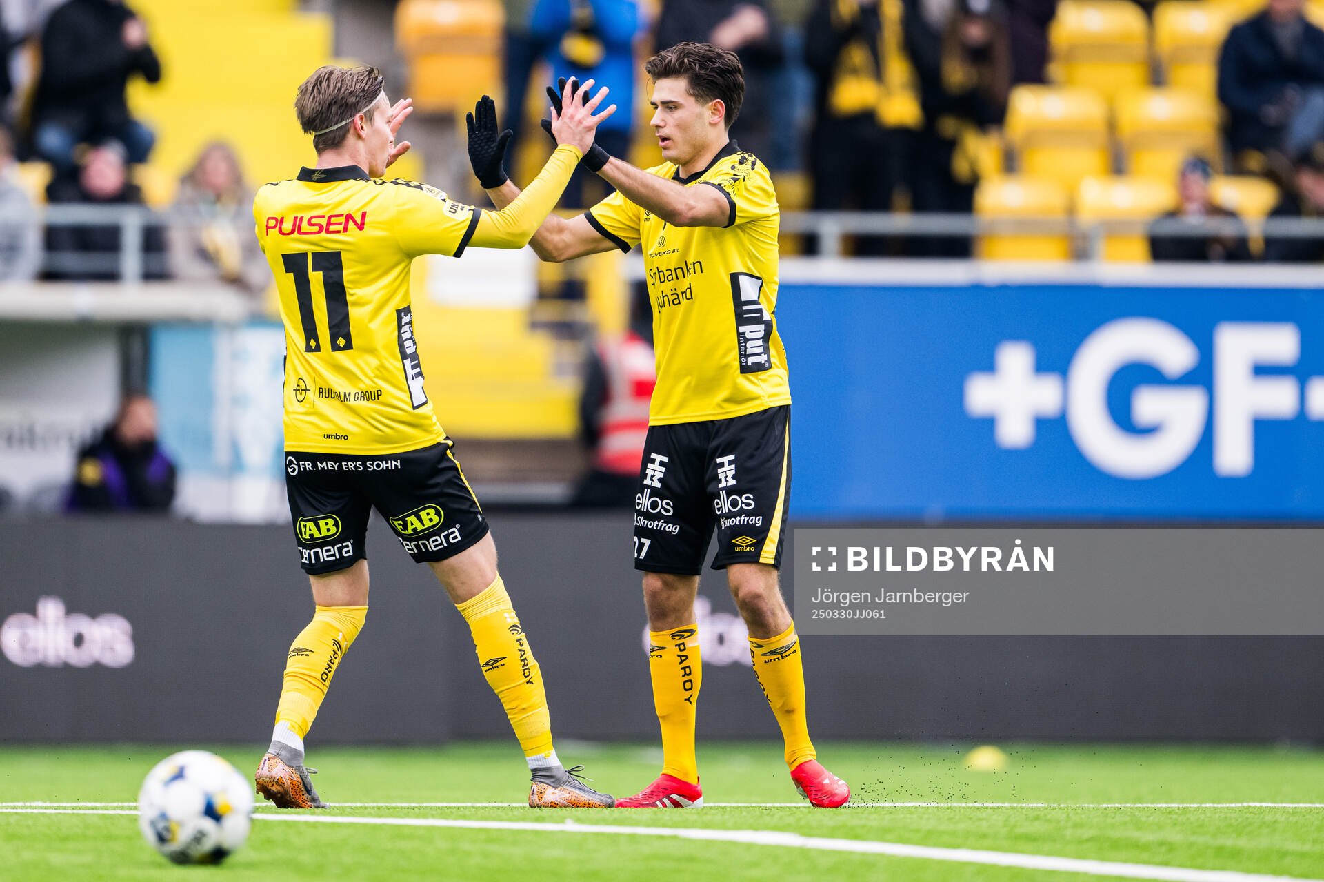 Elfsborgs Taylor Silverholt och Besfort Zeneli jublar