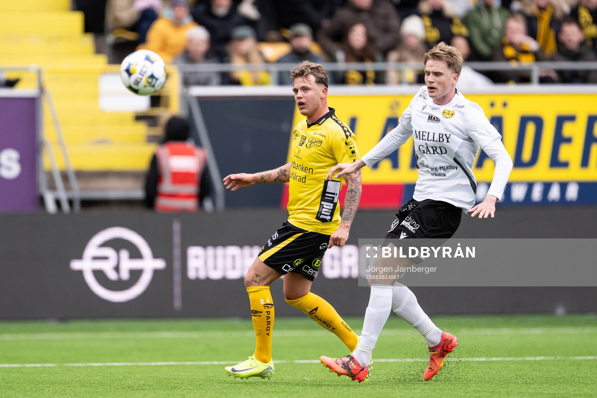 Elfsborgs Frederik Ihler och Mjällbys Jacob Kiilerich Rask
