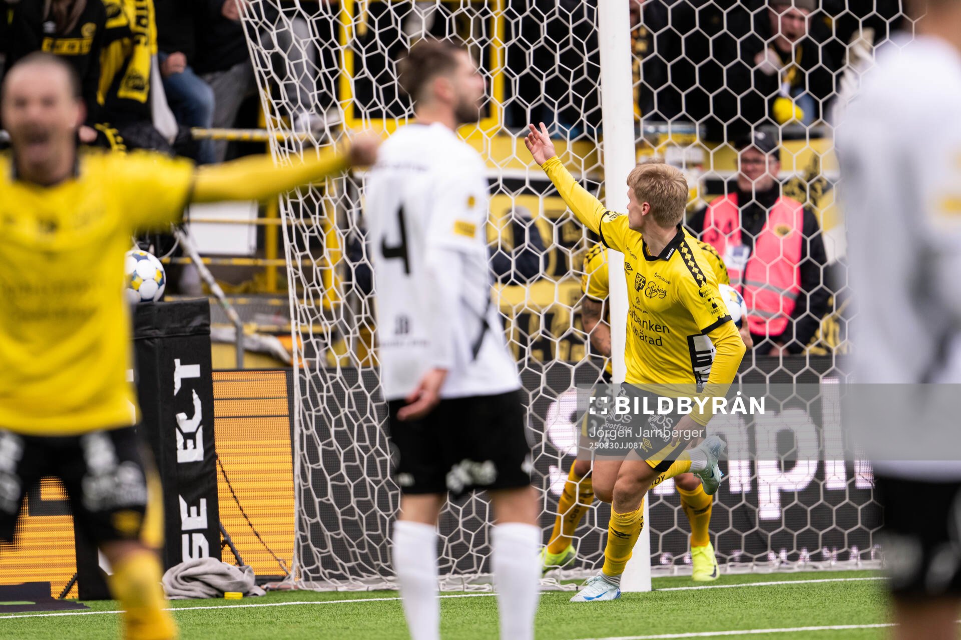 Elfsborgs Ari Sigurpálsson jublar efter 2-2 under fotbollsmatchen i Allsvenskan mellan Elfsborg och Mjällby den 30 mars 2025 i Borås. 
