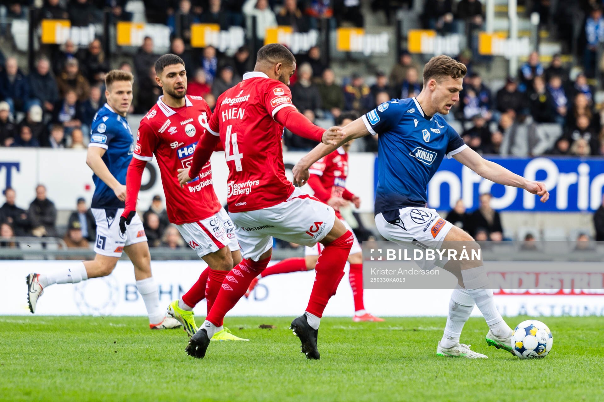Degerfors Leon Hien och Halmstads Villiam Granath