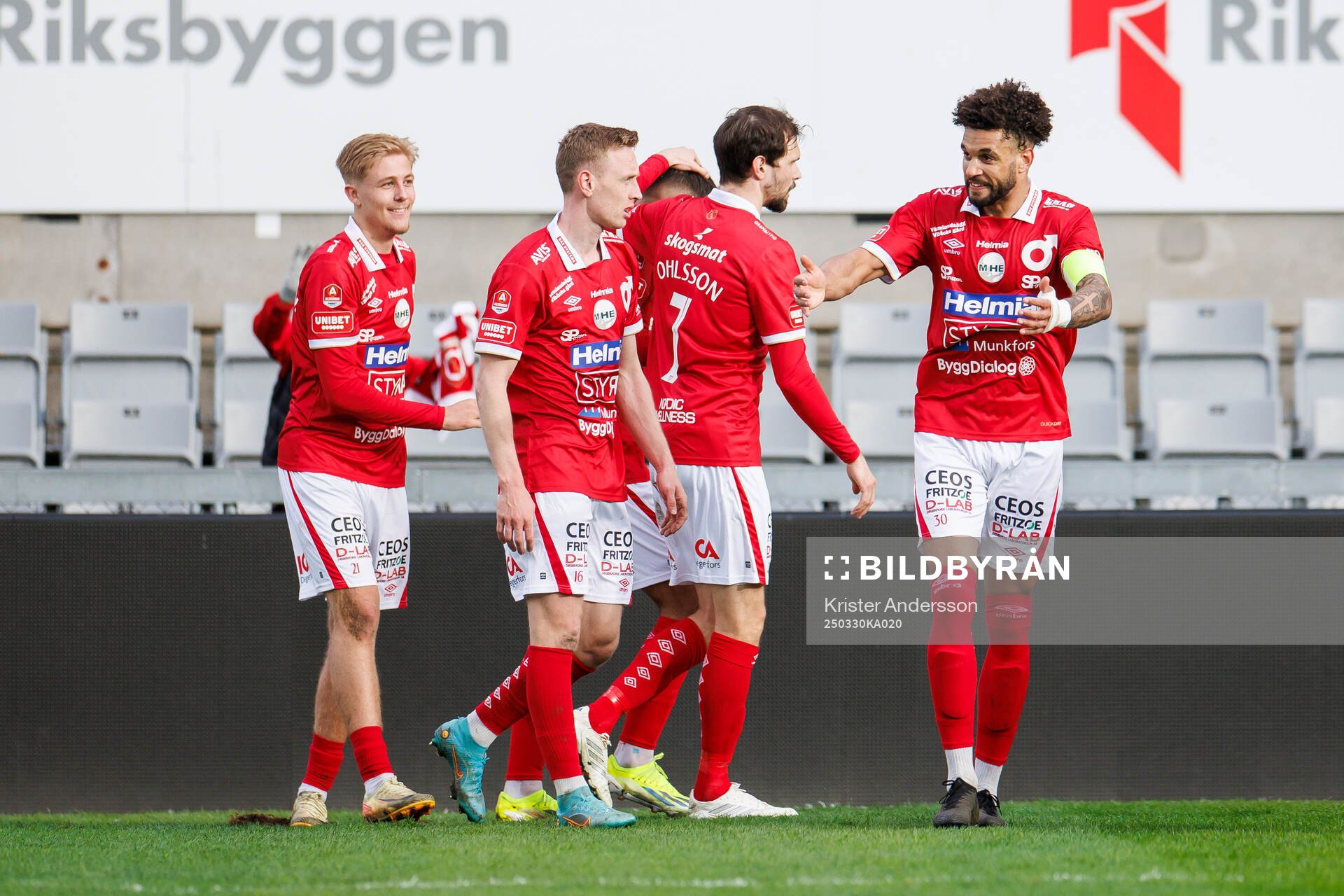 Degerfors spelare jublar