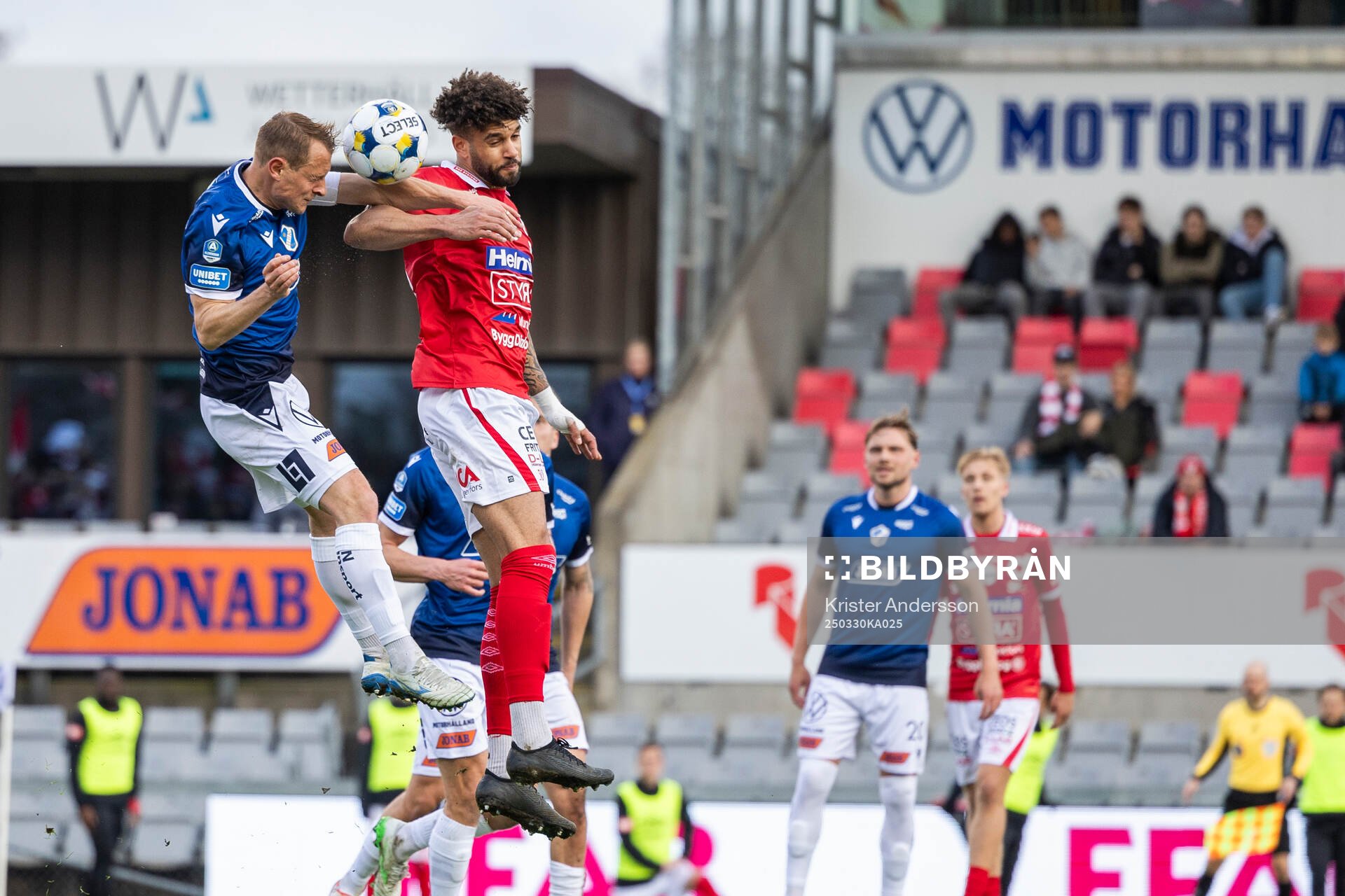 Halmstads Joel Allansson och Degerfors Bernardo Gil