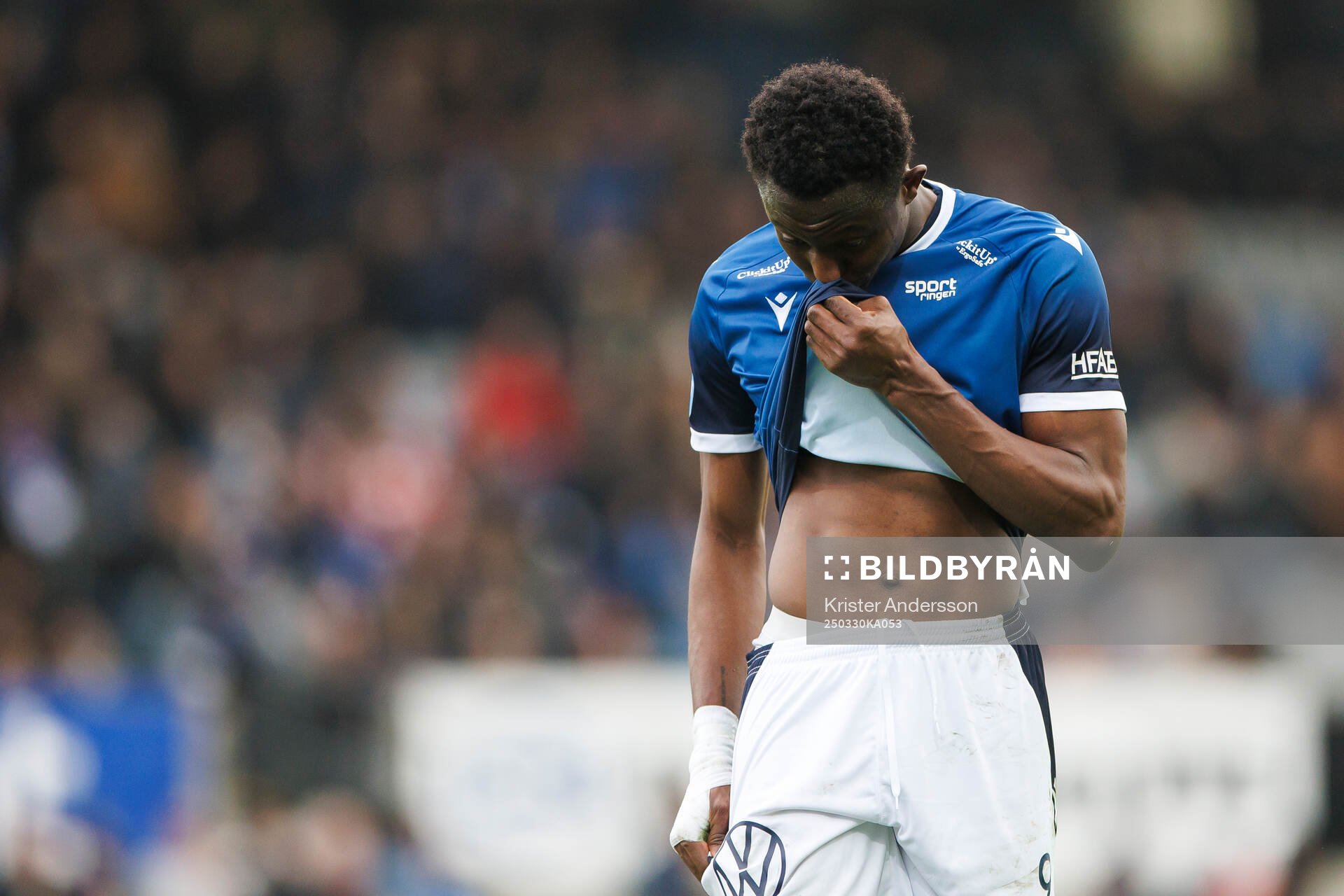 Halmstads Yannick Agnero deppar