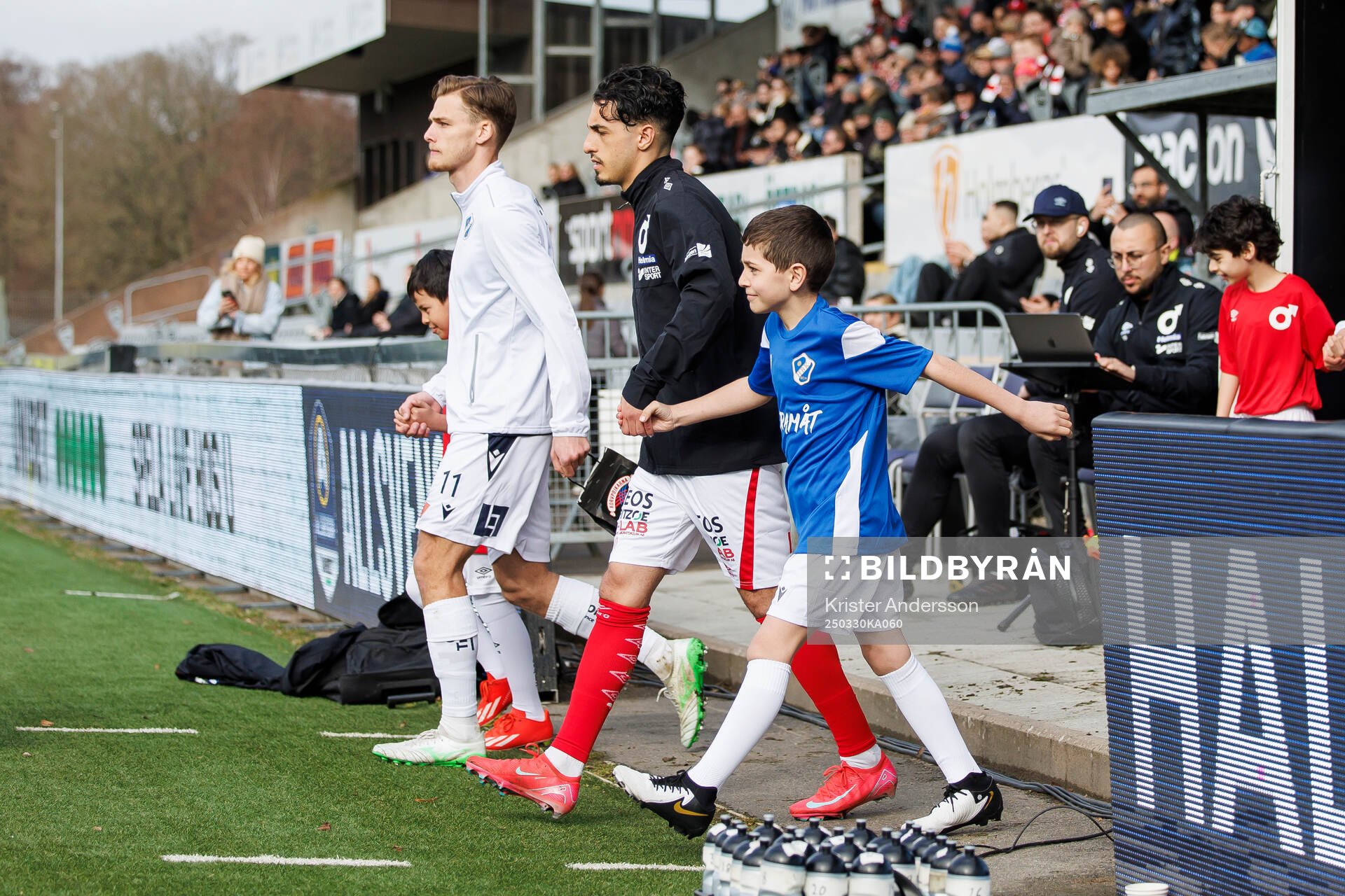 Spelarna på väg in