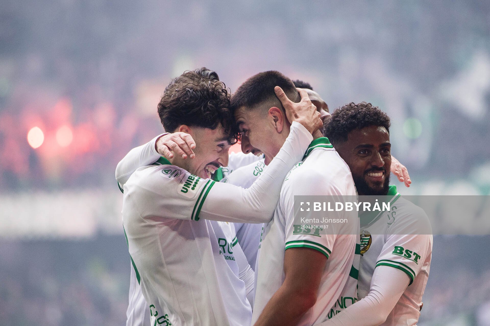 Hammarbys Jusef Erabi jublar med Sebastian Tounekti och