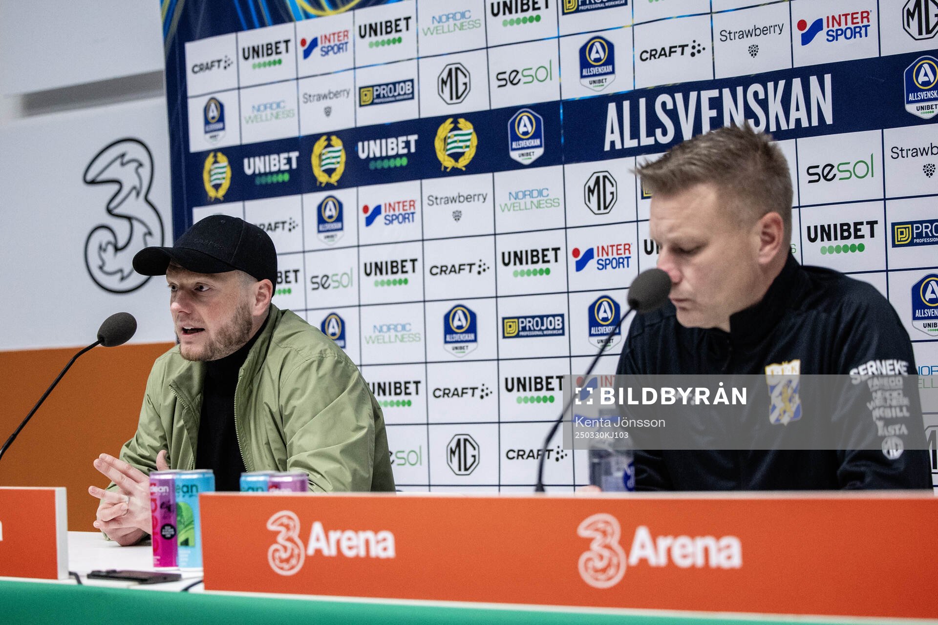 Hammarbys tränare Kim Hellberg och IFK Göteborgs tränare Stefan Billborn under presskonferensen efter fotbollsmatchen i Allsvenskan mellan Hammarby och IFK Göteborg den 30 mars 2025 i Stockholm.