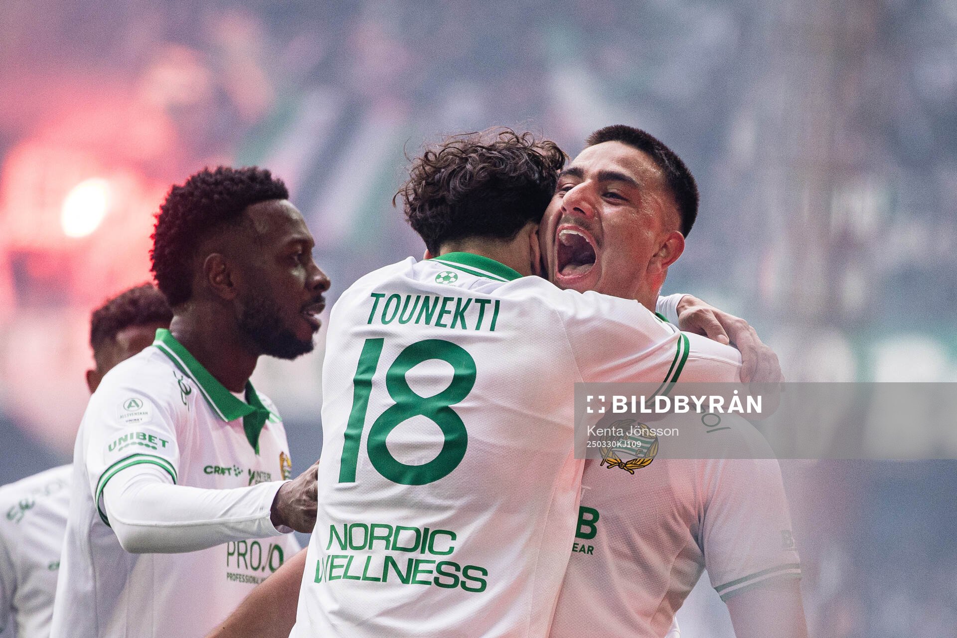 Hammarbys Jusef Erabi jublar med Sebastian Tounekti