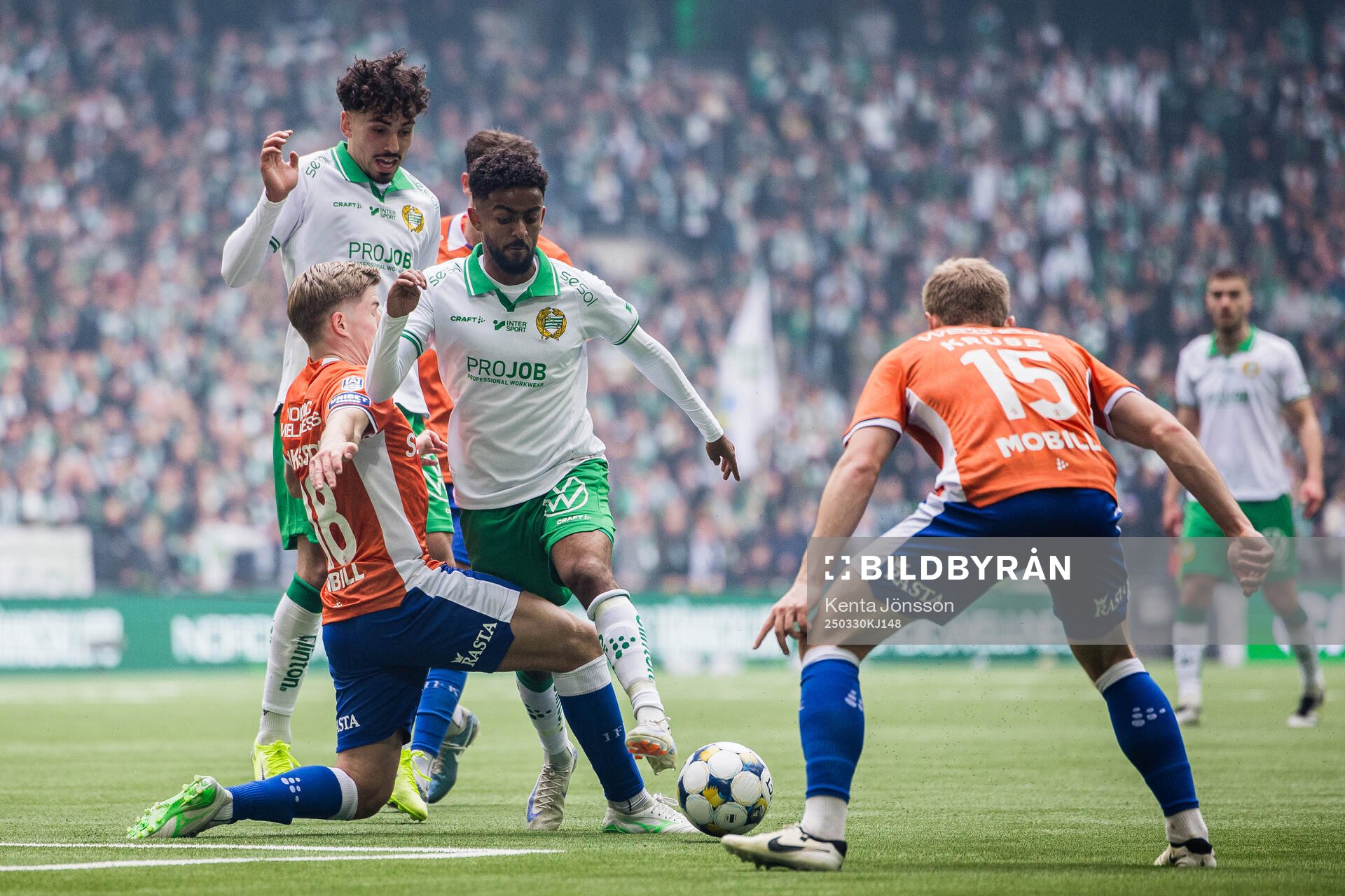 IFK Göteborgs Felix Eriksson och Hammarbys Tesfaldet Tekie