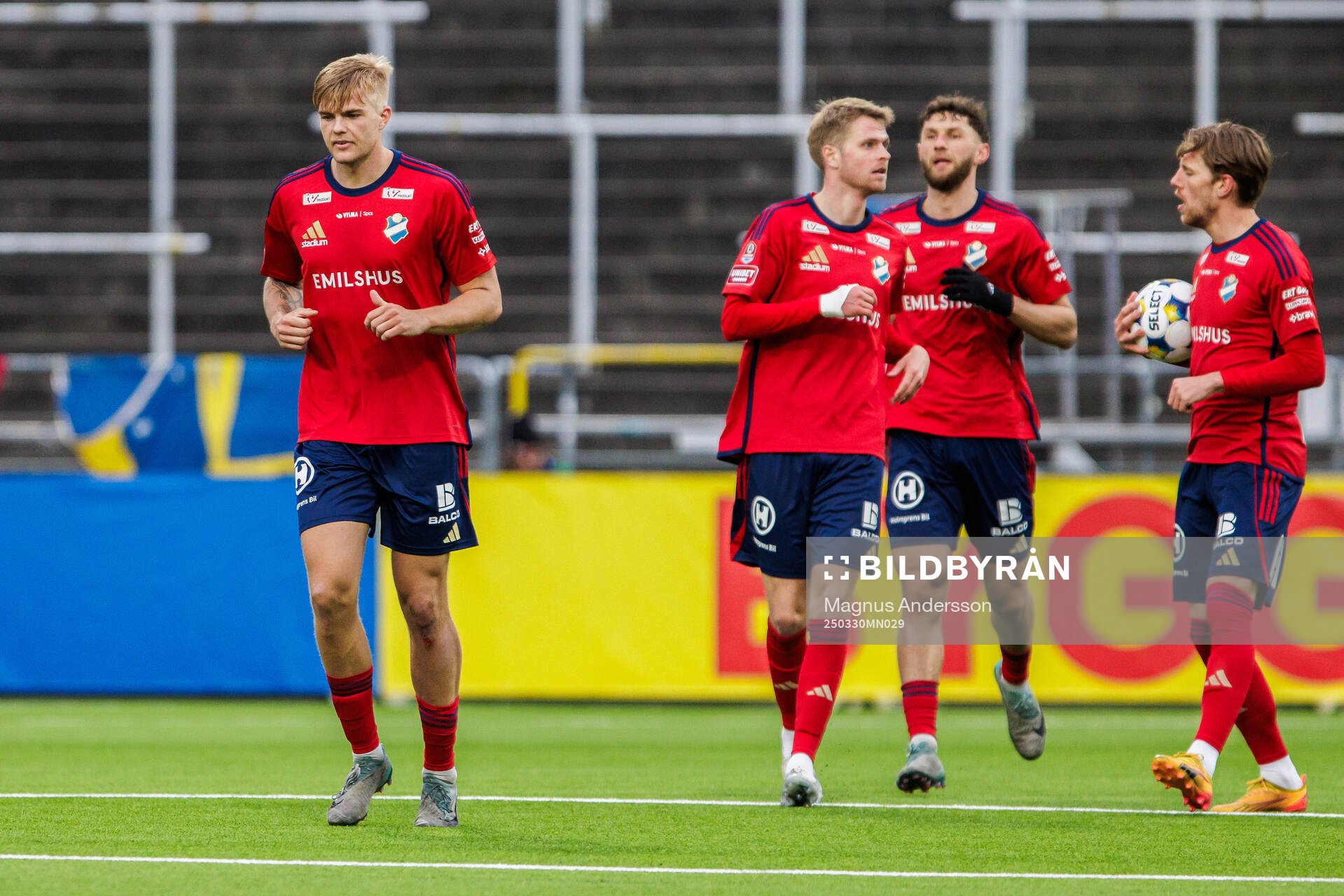 Östers Mattis Adolfsson jublar efter 4-2 under fotbollsmatchen i Allsvenskan mellan IFK Norrköping och Öster den 30 mars 2025 i Norrköping.