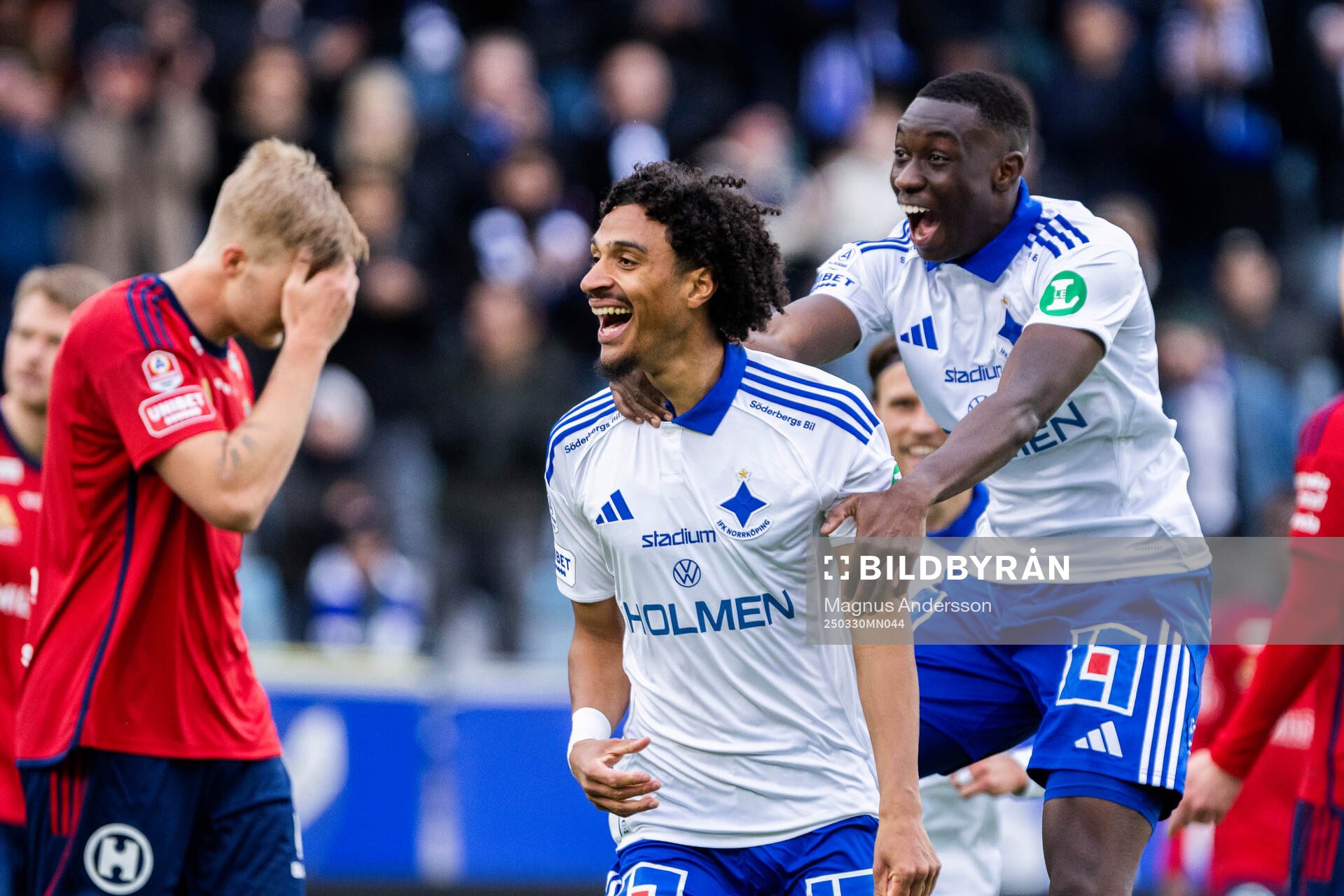IFK Norrköpings Jesper Ceesay jublar med Kojo Peprah Oppong