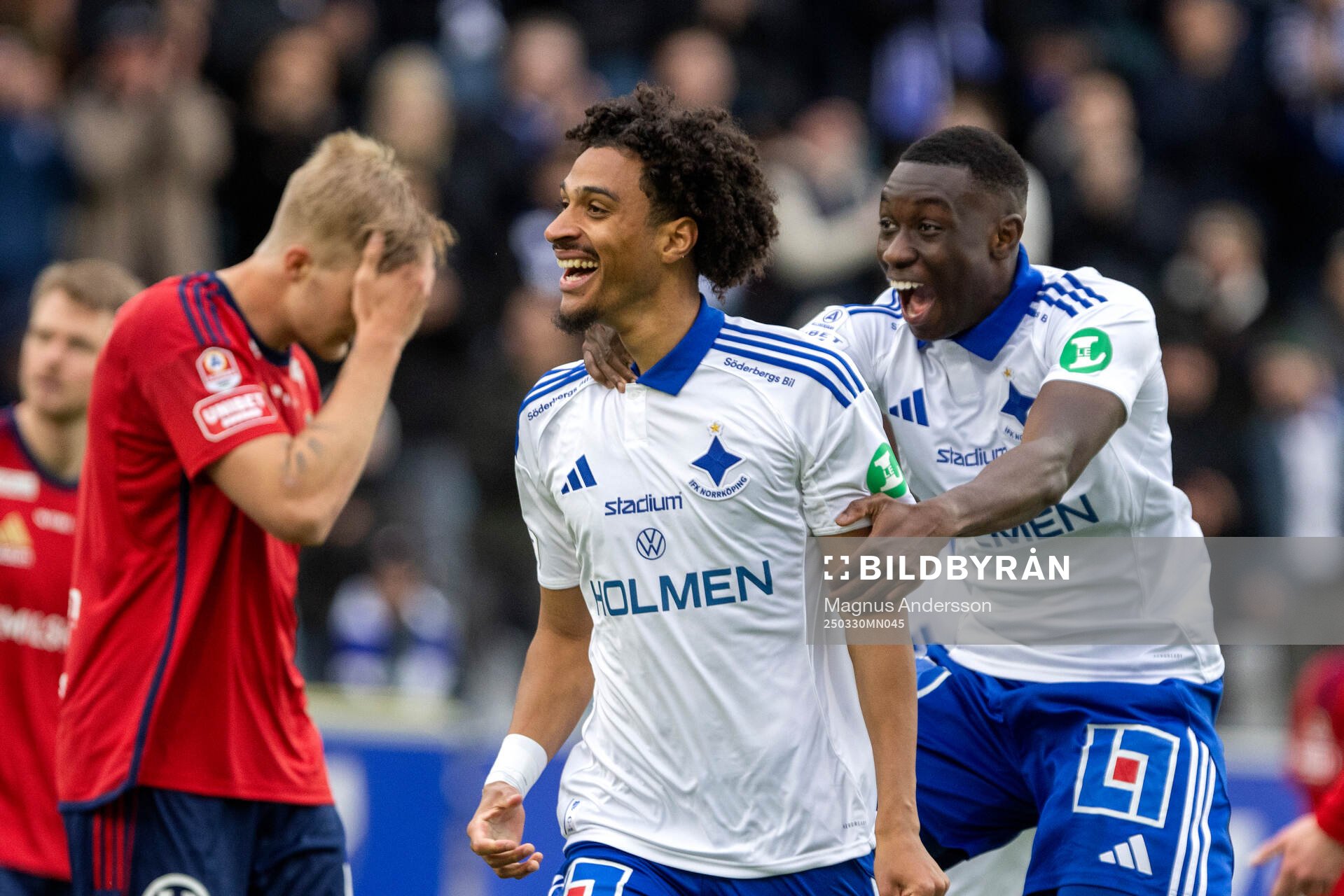 IFK Norrköpings Jesper Ceesay jublar med Kojo Peprah Oppong