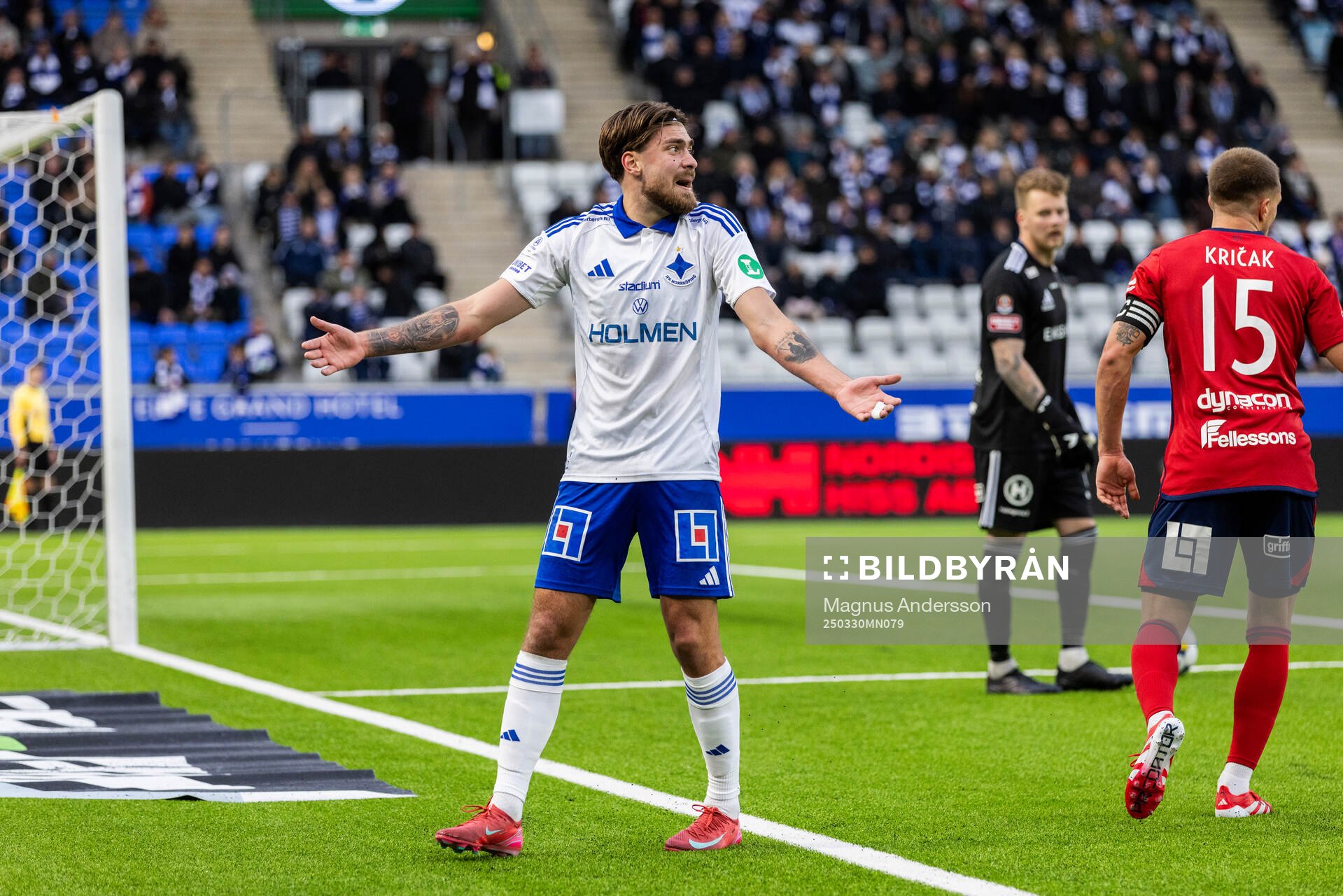 IFK Norrköpings Tim Prica reagerar