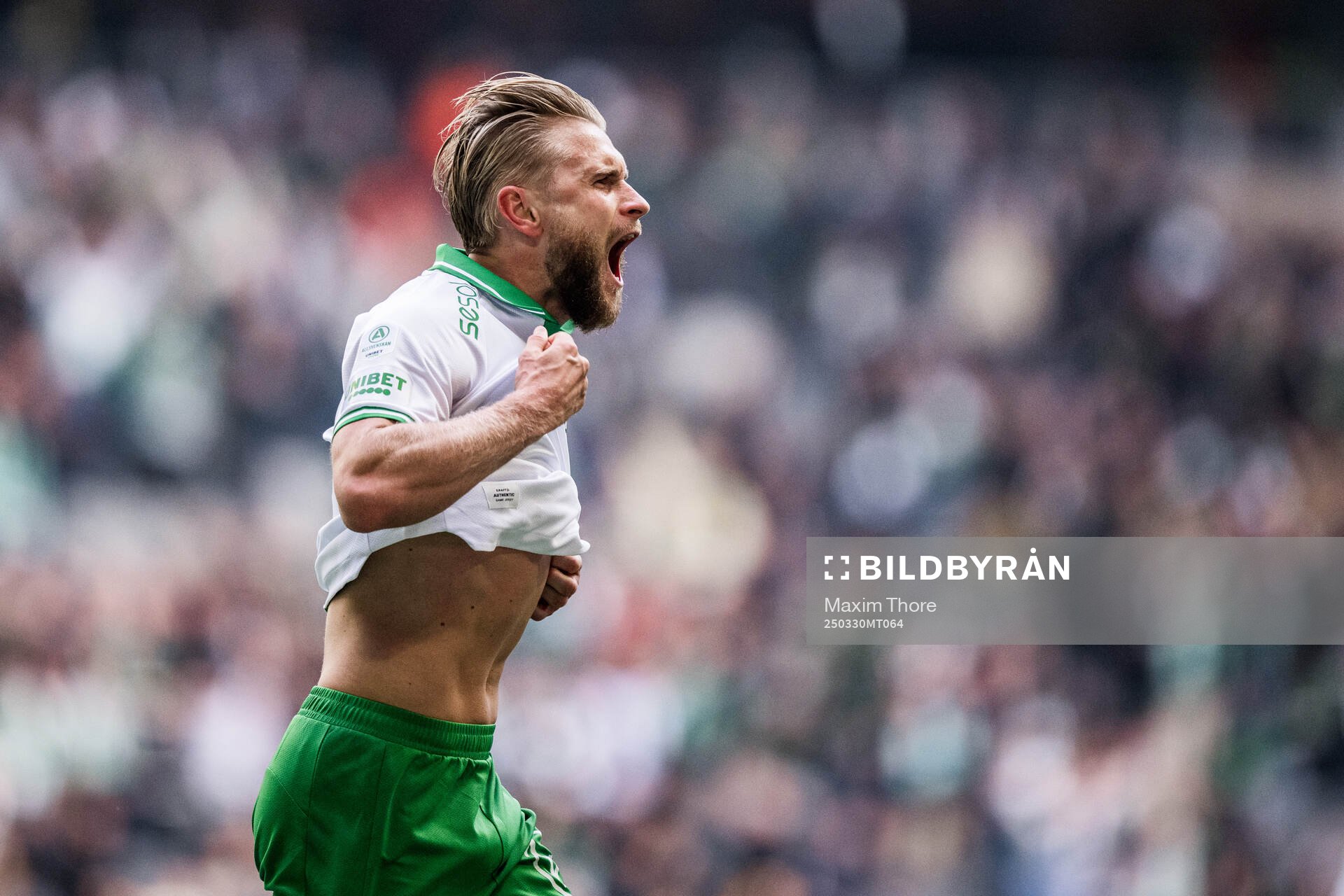 Hammarbys Simon Strand jublar