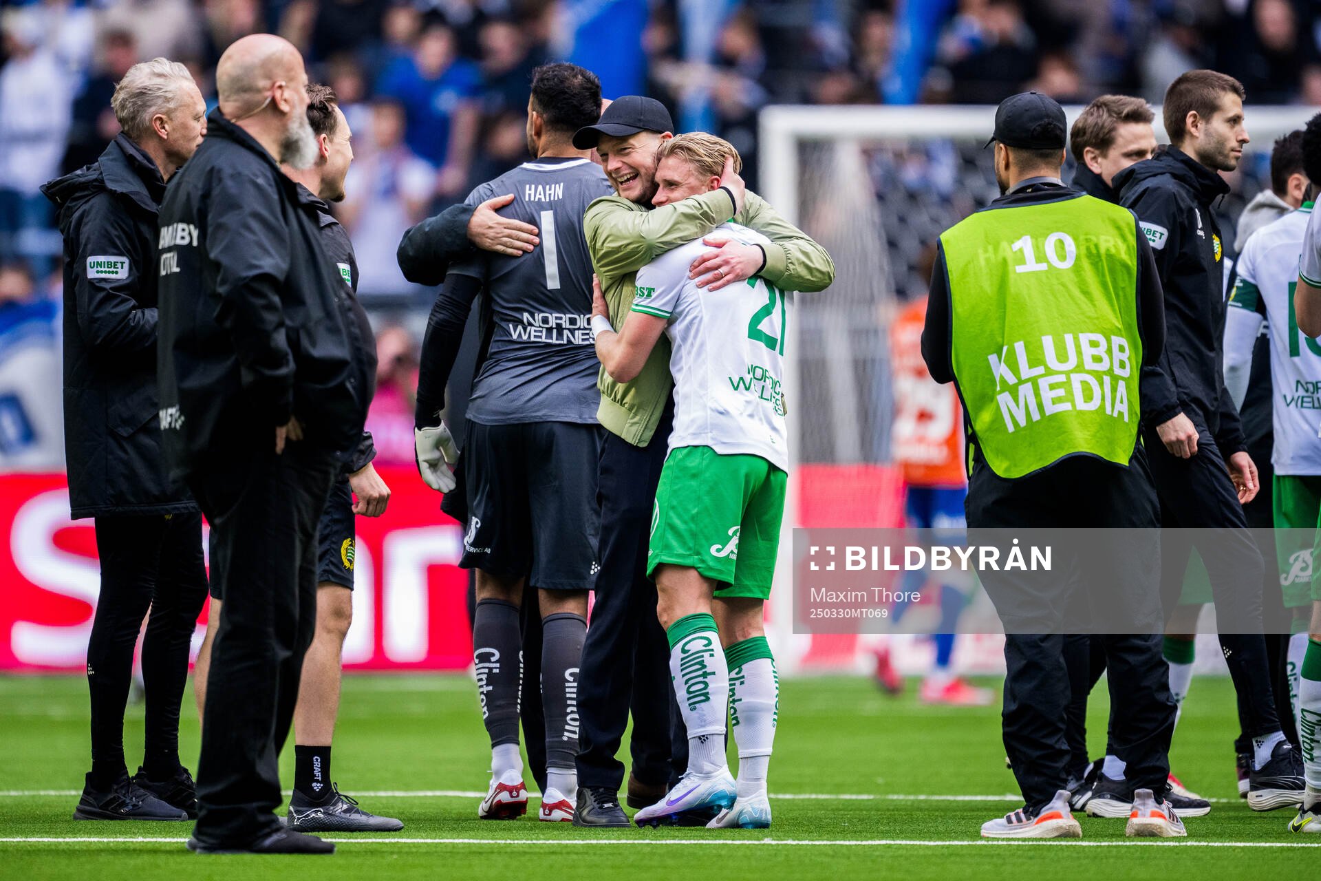 Hammarbys tränare Kim Hellberg och Simon Strand jublar