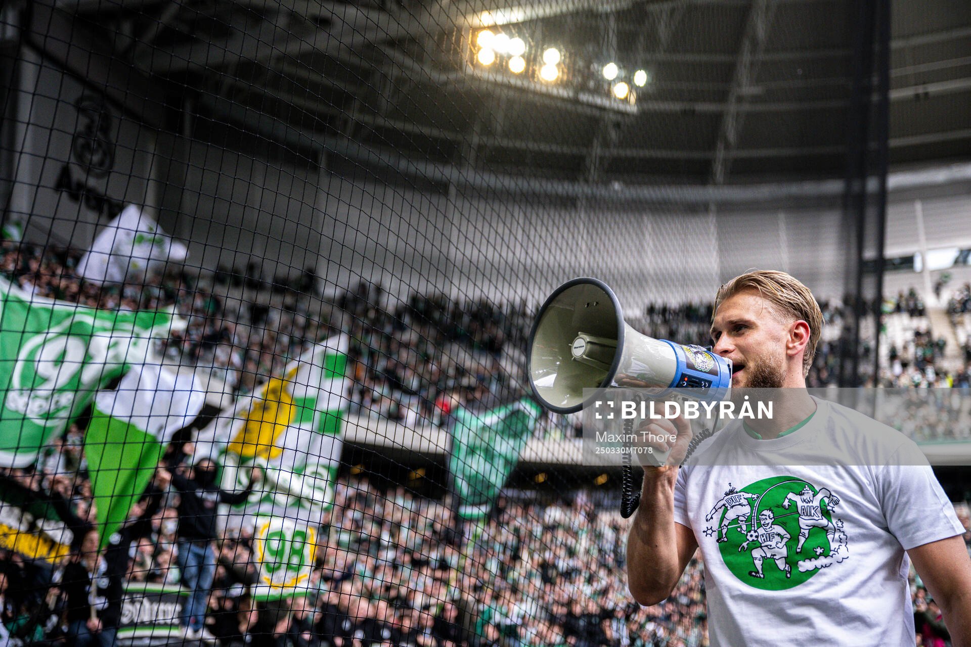 Hammarbys Simon Strand jublar