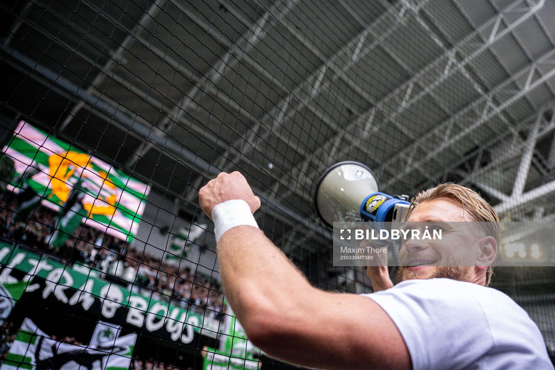 Hammarbys Simon Strand jublar