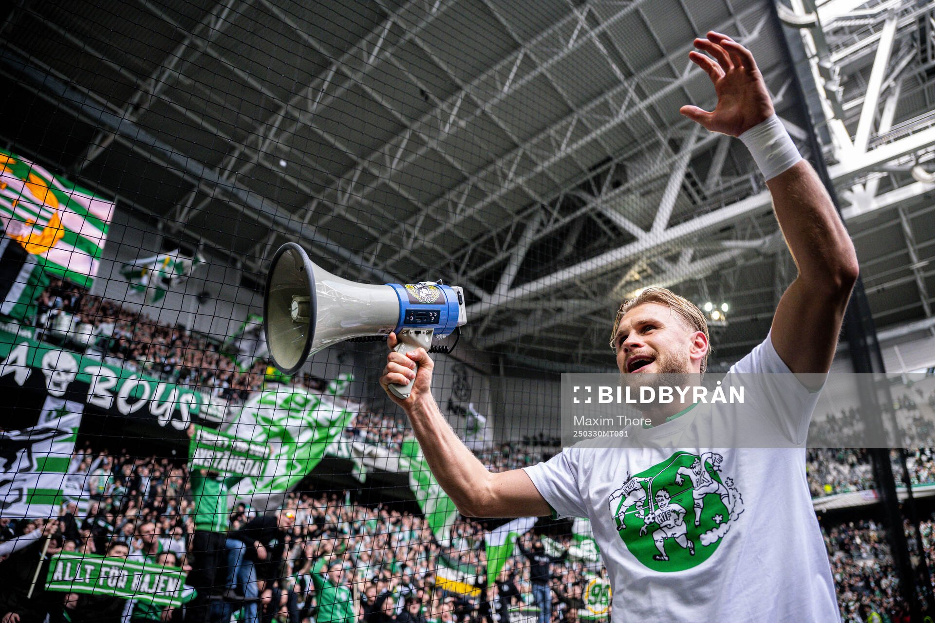 Hammarbys Simon Strand jublar