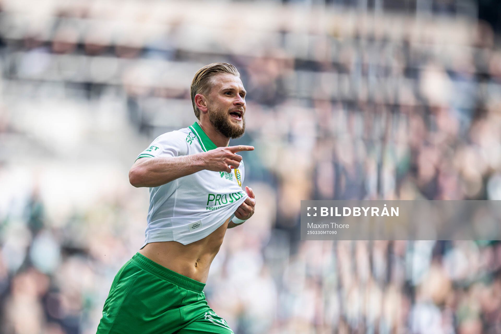 Hammarbys Simon Strand jublar