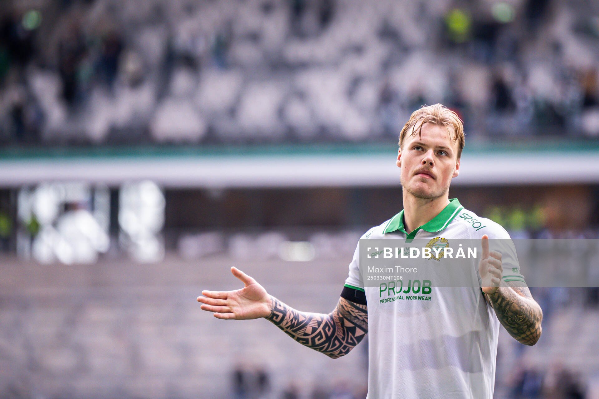 Hammarbys Victor Eriksson jublar efter fotbollsmatchen i Allsvenskan mellan Hammarby och IFK Göteborg den 30 mars 2025 i Stockholm. 