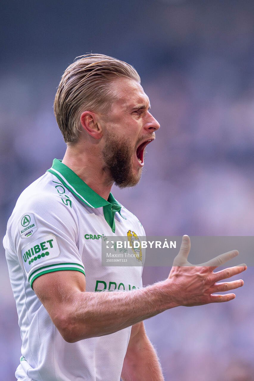 Hammarbys Simon Strand jublar