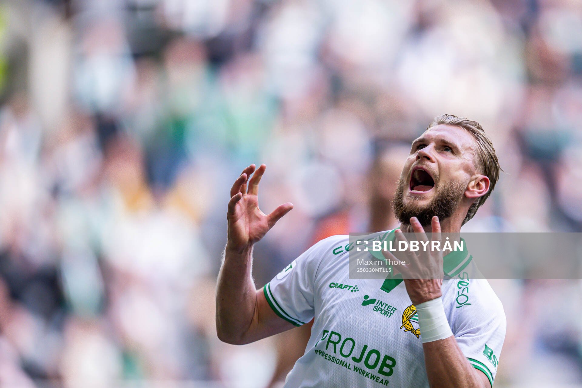 Hammarbys Simon Strand reagerar