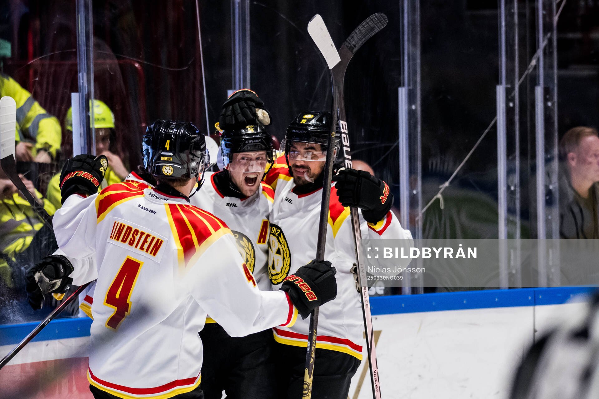 Brynäs Linus Ölund jublar