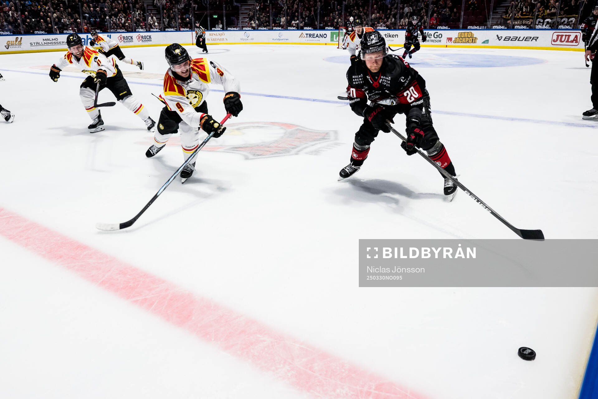 Brynäs Victor Söderström och Malmö Redhawks Thomas Berg