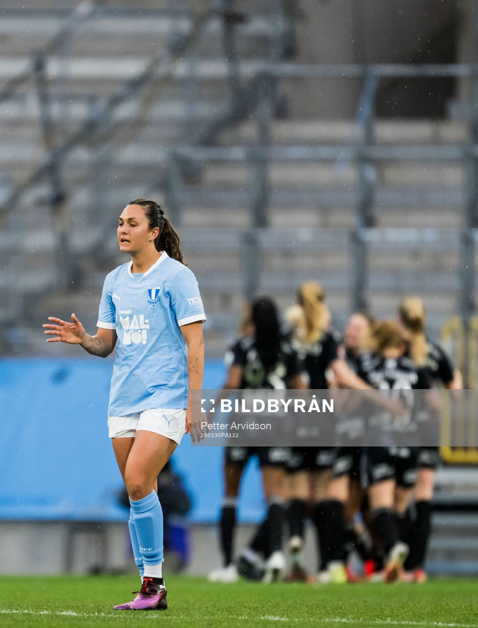 Malmö FFs Isabella D'Aquila deppar