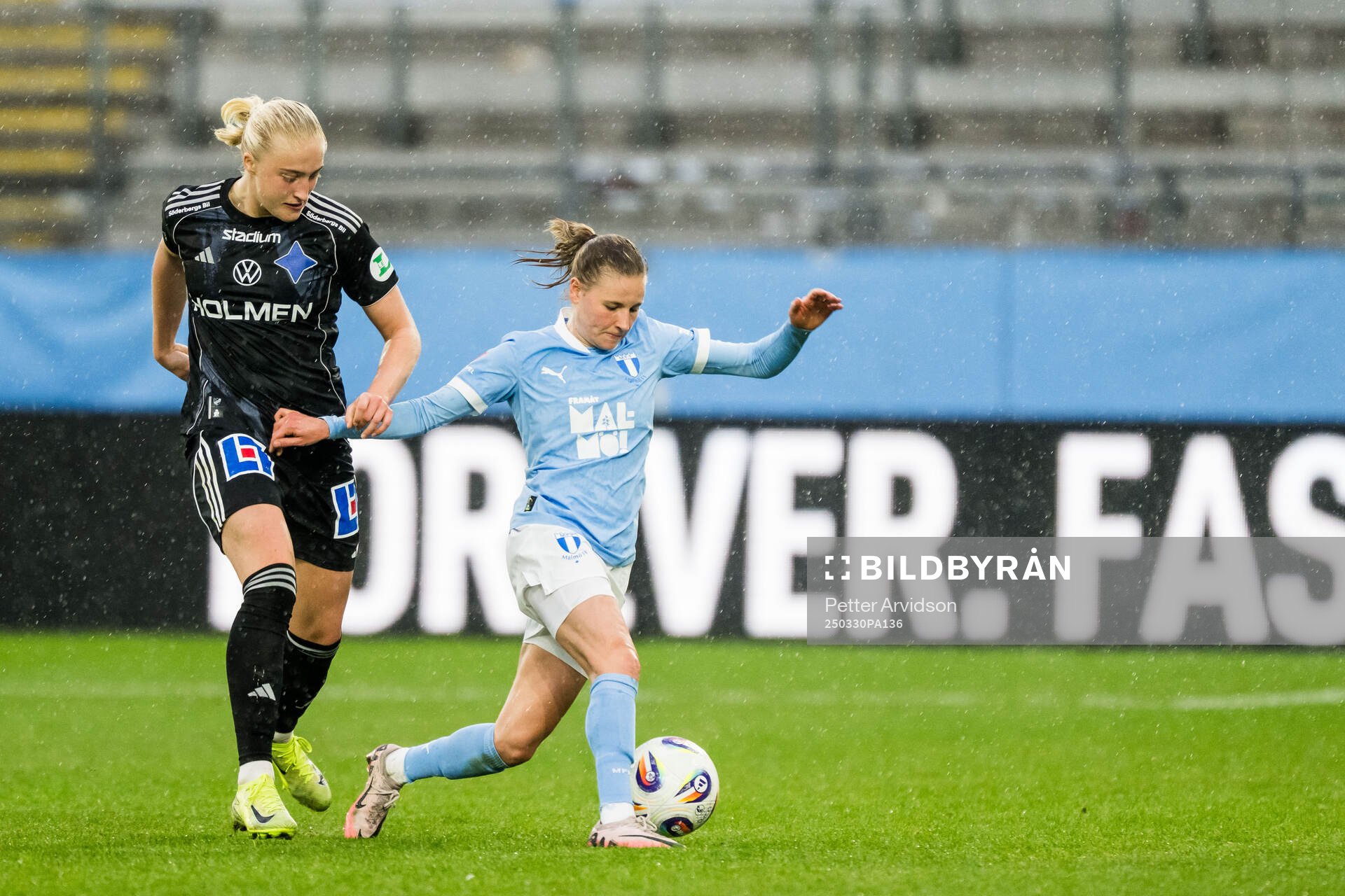 IFK Norrköpings Wilma Leidhammar och Malmö FFs Katariina